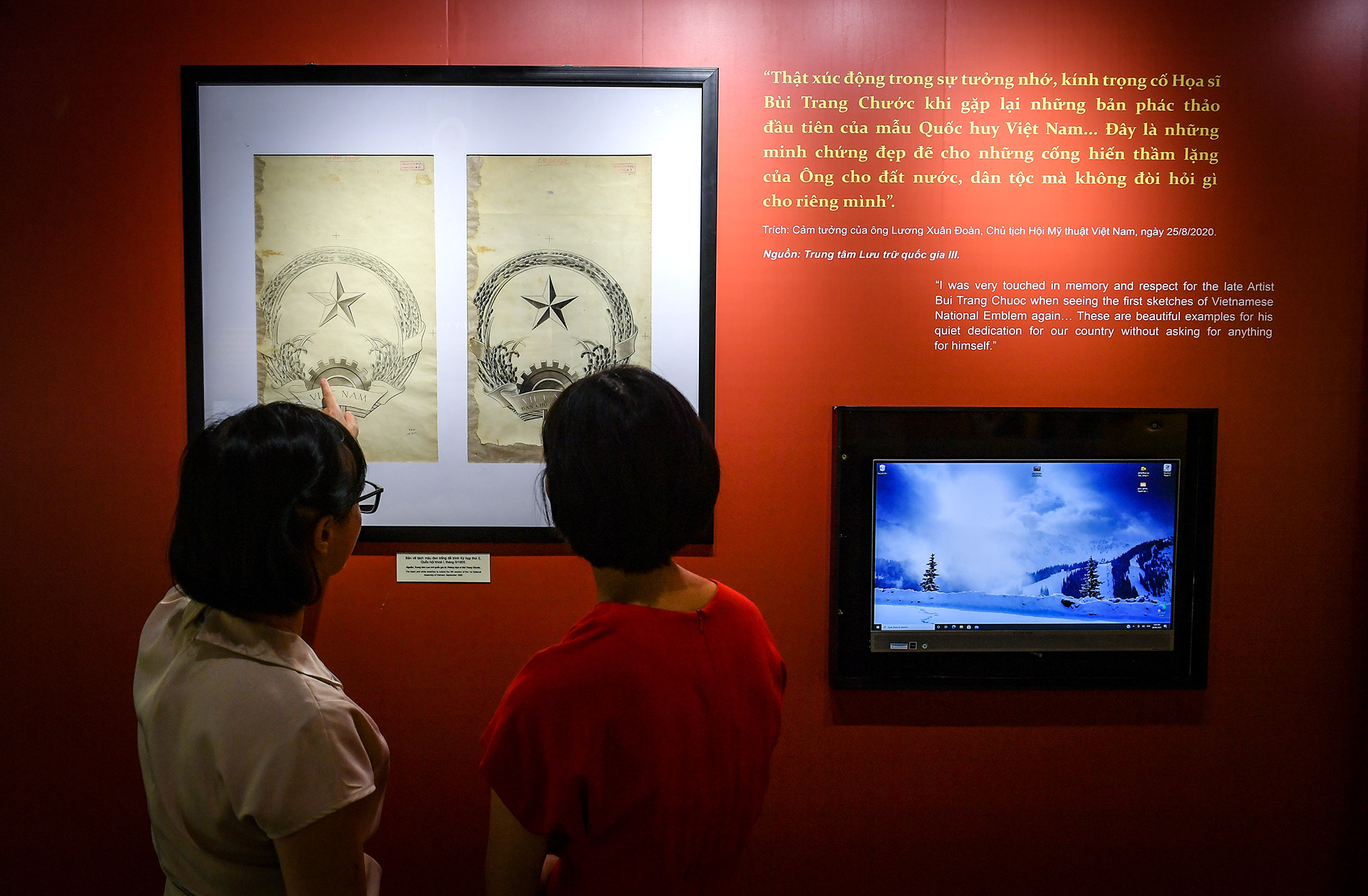 Bản vẽ tách màu đen trắng Quốc huy Việt Nam được người xem đặc biệt quan tâm.