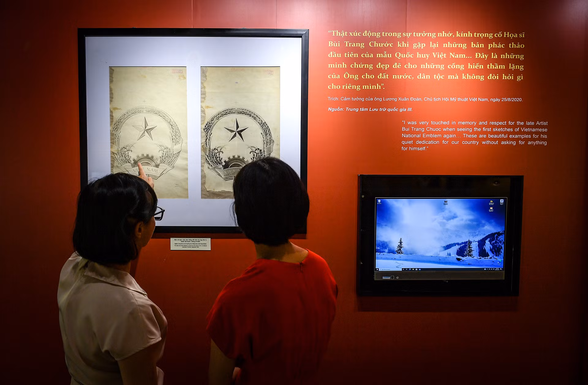 Bản vẽ tách màu đen trắng Quốc huy Việt Nam được người xem đặc biệt quan tâm.