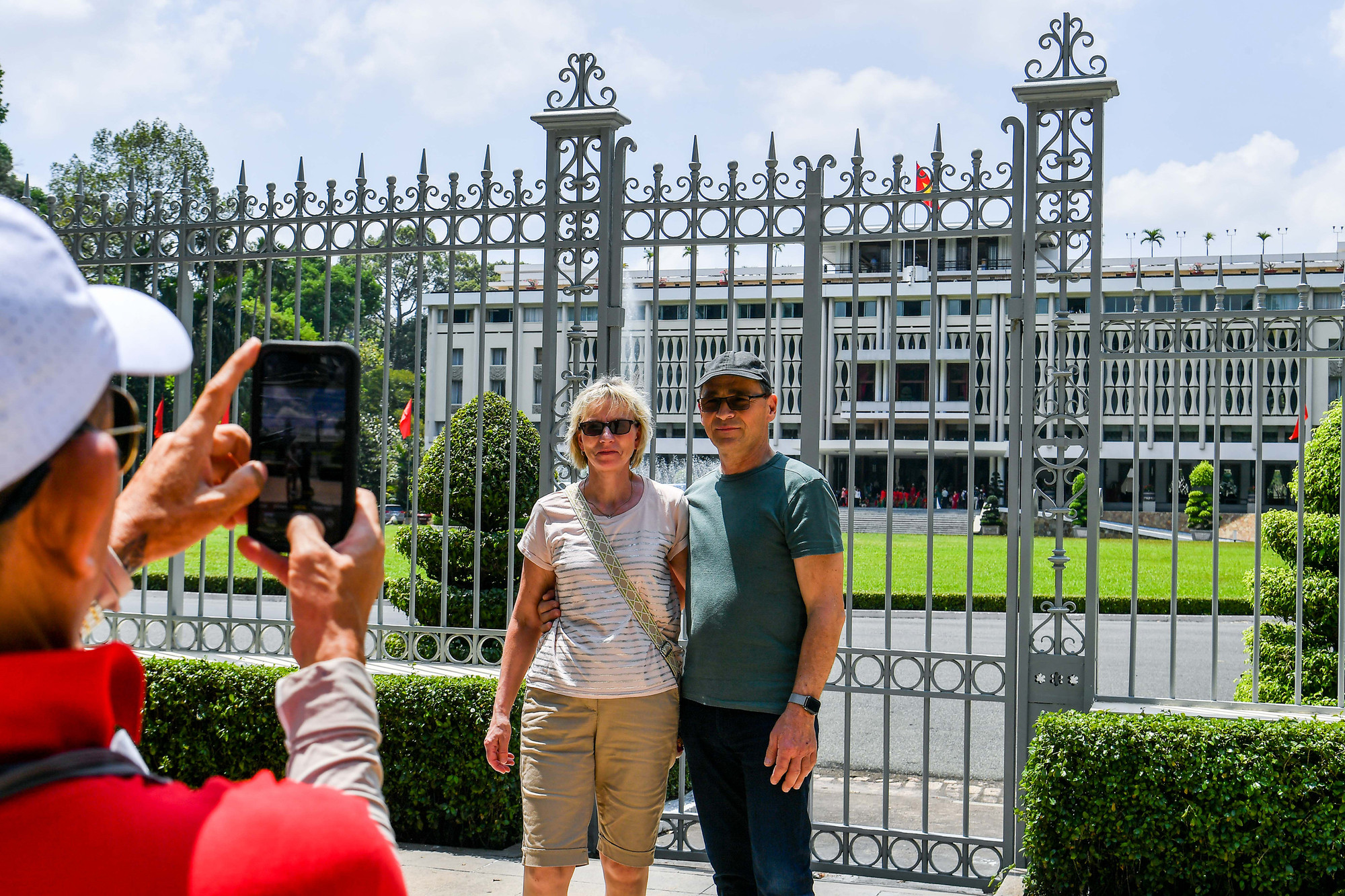 Ngày 30/4/1975, xe tăng mang số hiệu 390 của quân giải phóng đã húc đổ cổng Dinh Độc Lập tiến vào trong, hiện nay chiếc cổng này rất được du khách nước ngoài quan tâm và thích thú check-in mỗi khi đến tham quan Dinh Độc Lập (Thành phố Hồ Chí Minh).