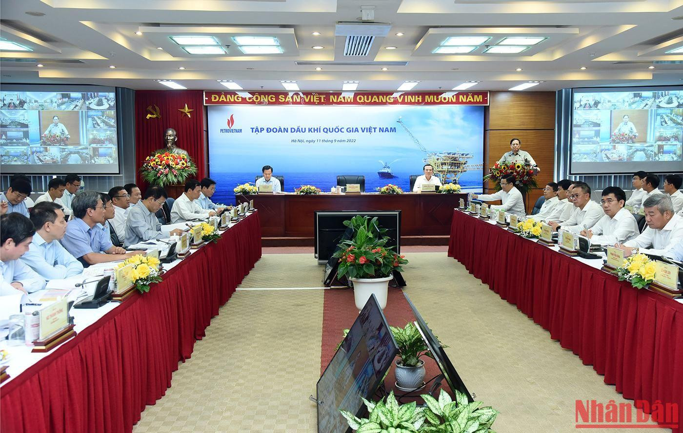 Một nhiệm vụ khác Thủ tướng nhấn mạnh là Tập đoàn đẩy mạnh hợp tác quốc tế, kiên trì, kiên định những vấn đề mang tính nguyên tắc nhưng linh hoạt, sáng tạo, nghệ thuật trong thực hiện các nhiệm vụ, giải pháp cụ thể. Một nhiệm vụ khác Thủ tướng nhấn mạnh là Tập đoàn đẩy mạnh hợp tác quốc tế, kiên trì, kiên định những vấn đề mang tính nguyên tắc nhưng linh hoạt, sáng tạo, nghệ thuật trong thực hiện các nhiệm vụ, giải pháp cụ thể.