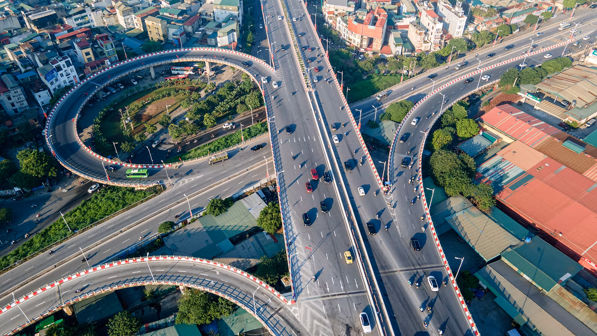 [Ảnh] Giao thông cầu Vĩnh Tuy 2 "dễ thở" sau ngày khánh thành ảnh 5