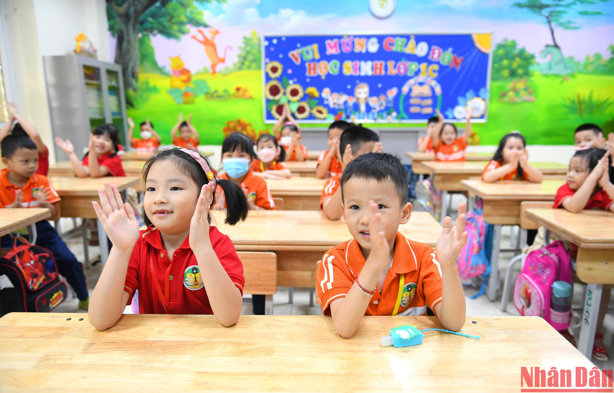 Năm học 2022-2023, học sinh lớp 1 được tựu trường sớm nhất, trước lễ khai giảng khoảng 2 tuần để làm quen với trường, lớp, thầy giáo, cô giáo và bạn bè cũng như môi trường và cách thức học tập mới.