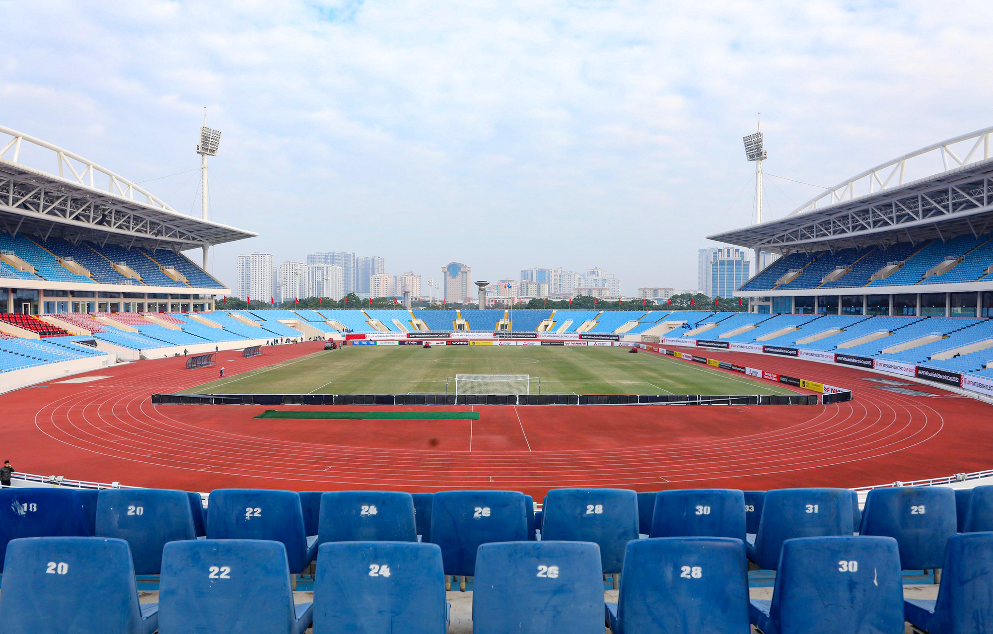 Các công tác chuẩn bị được tiến hành khẩn trương, đồng bộ với mục tiêu trước ngày Đội tuyển Việt Nam thi đấu, sân Mỹ Đình sẽ có hình ảnh sạch sẽ và đẹp nhất.