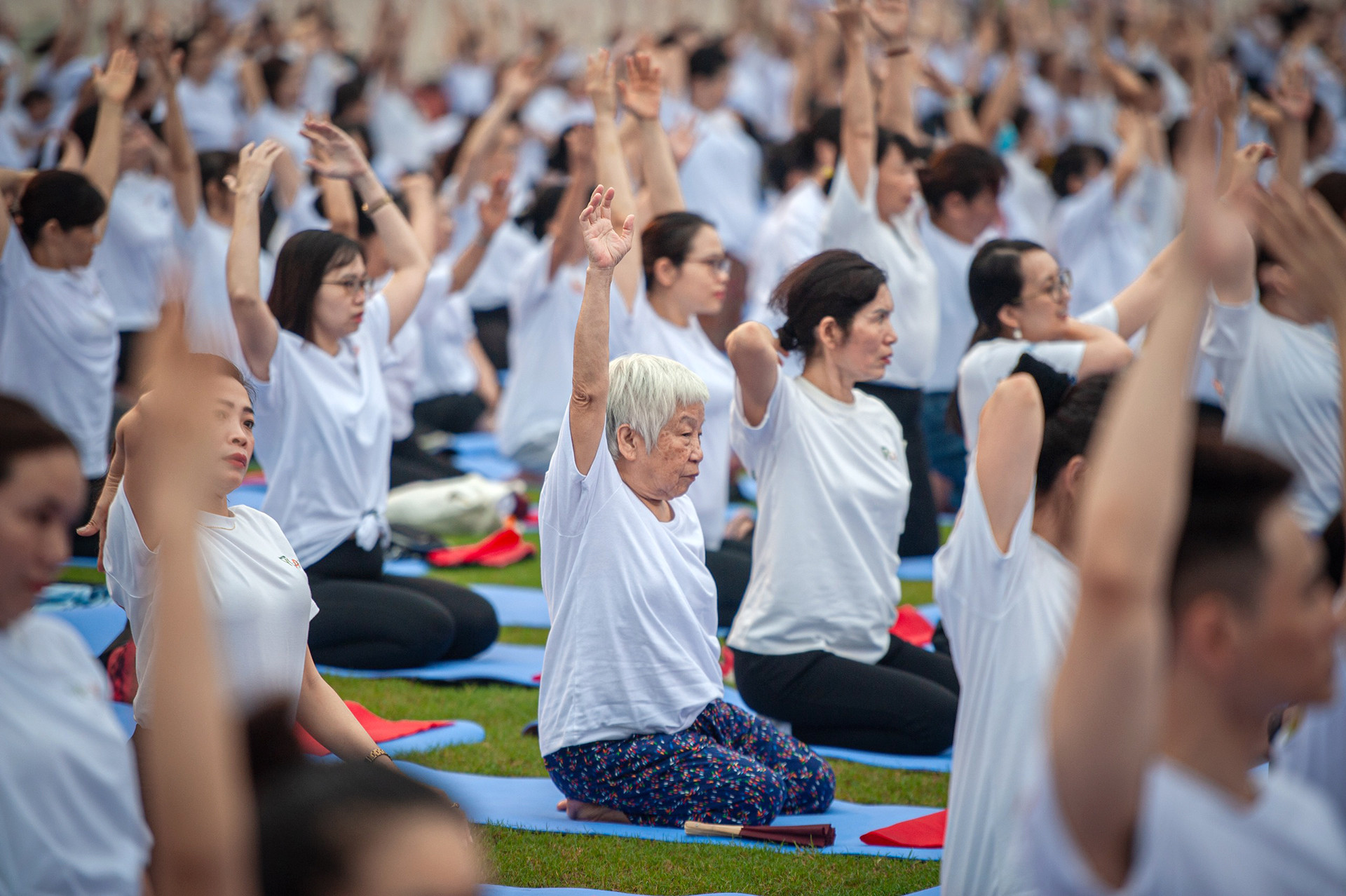 [Ảnh] 5.000 người đồng diễn yoga xếp hình lá cờ Tổ quốc, xác lập kỷ lục Việt Nam ảnh 8