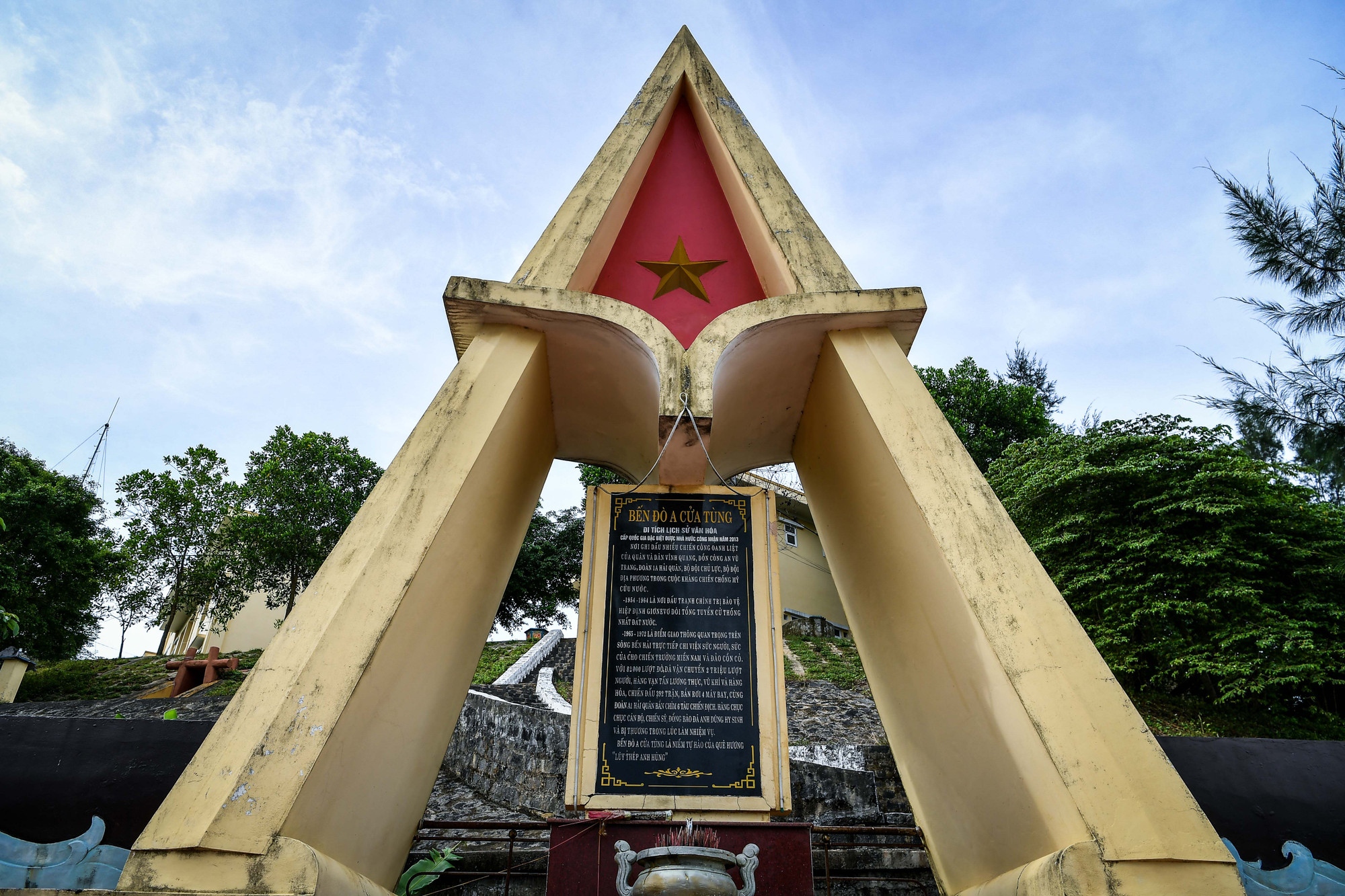 Với 82.000 lượt đò đã vận chuyển 2 triệu lượt người, hàng vạn tấn lương thực, vũ khí, hàng hóa chiến đấu 392 trận, bắn rơi 4 máy bay, cùng Đoàn 1A hải quân bắn chìm 6 tàu chiến địch. Hàng chục cán bộ đã anh dũng hy sinh trong lúc làm nhiệm vụ. Bến đò A là niềm tự hào quê hương lũy thép anh hùng.