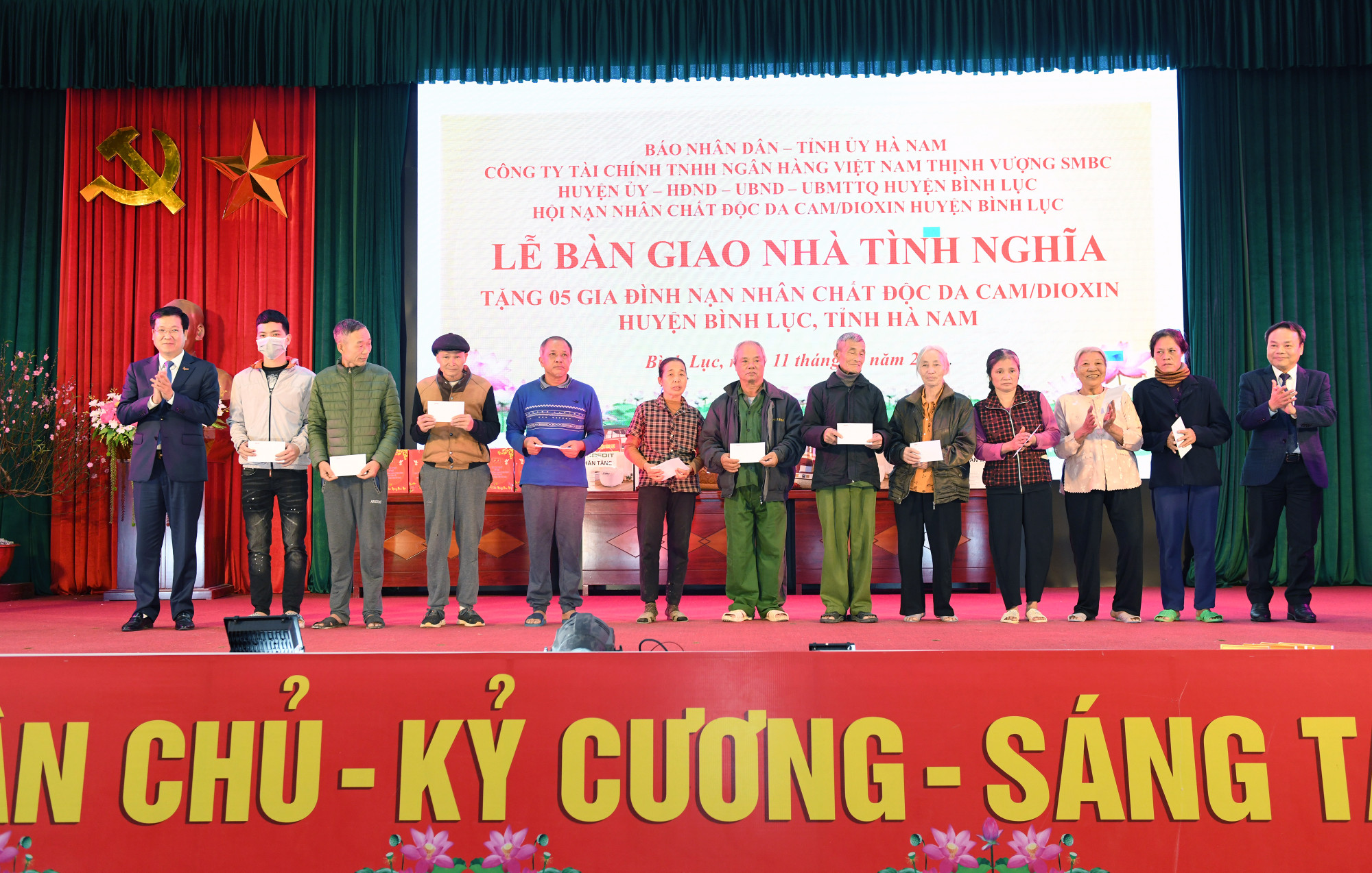 Trong suốt hơn 70 năm qua, Báo Nhân Dân luôn thể hiện trách nhiệm xã hội, đi đầu trong kêu gọi cán bộ, phóng viên, biên tập viên, các nhà tài trợ đồng hành cùng các chương trình lớn hằng năm mà Báo Nhân Dân tổ chức nhân các dịp lễ, tết và nhiều chương trình khác.