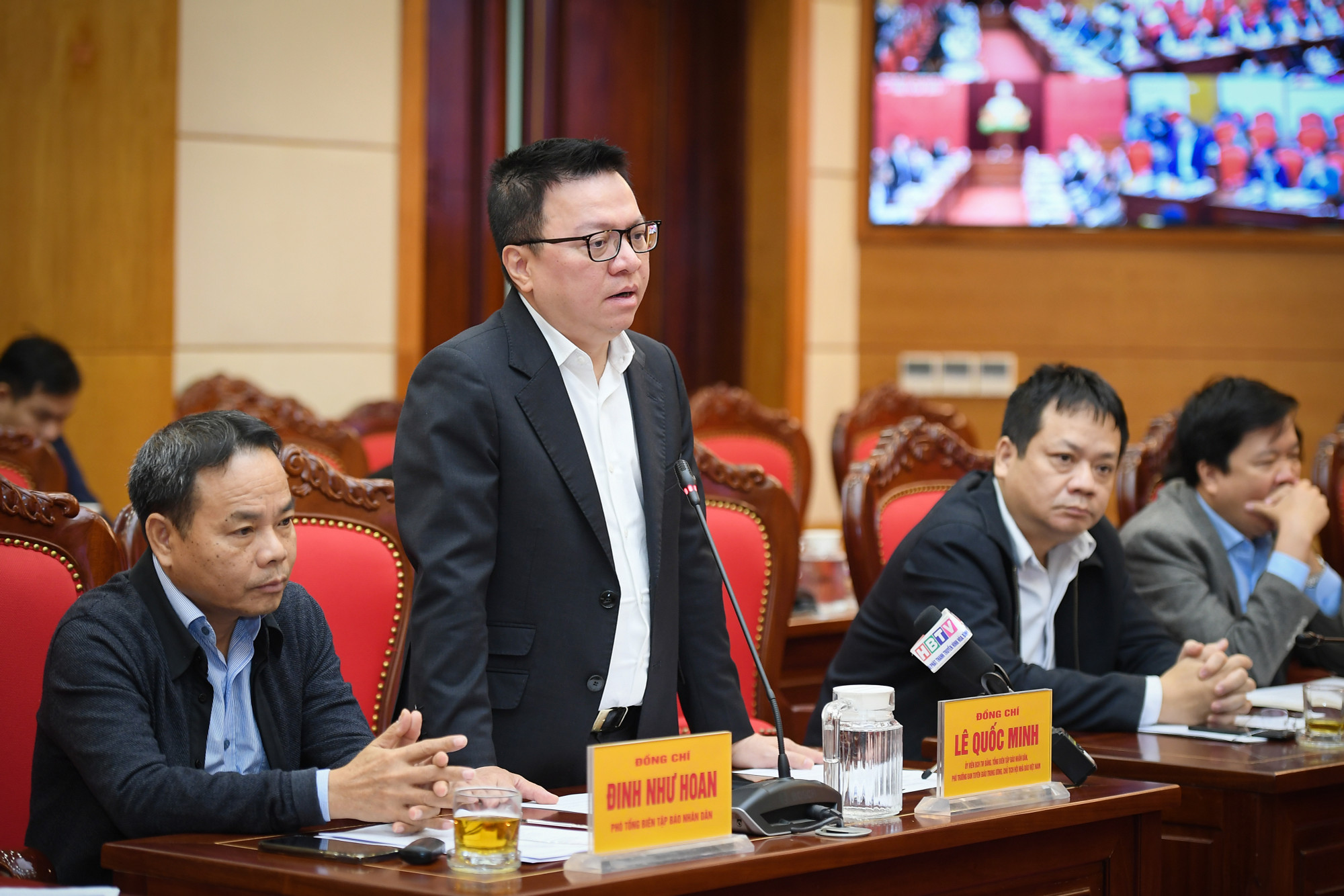 [Ảnh] Đoàn công tác Báo Nhân Dân làm việc với tỉnh Hòa Bình ảnh 1