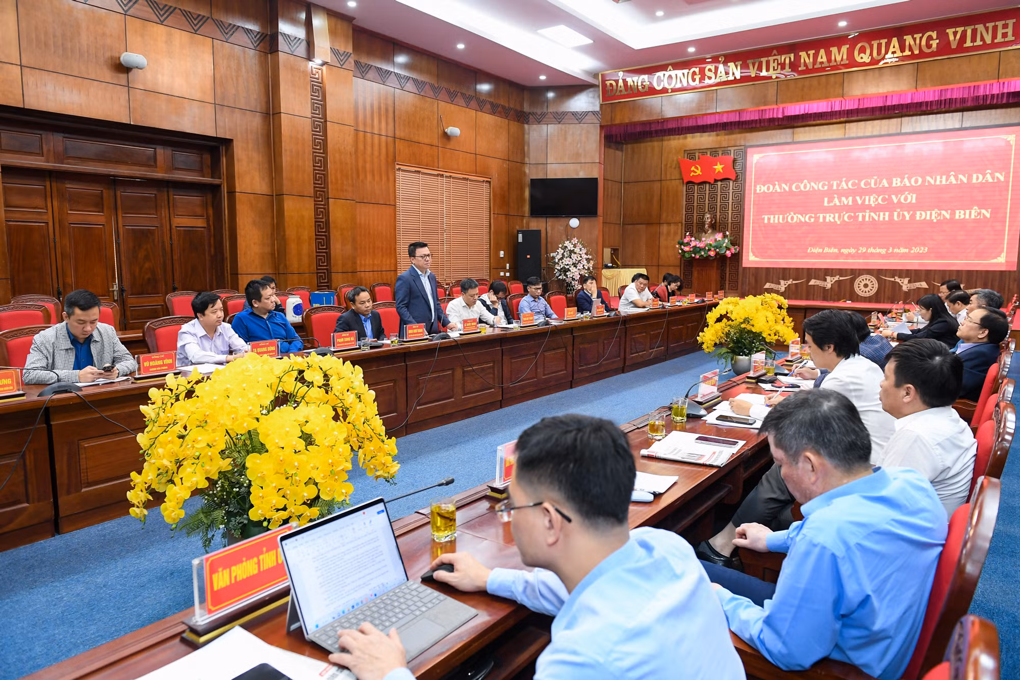 [Ảnh] Đoàn công tác Báo Nhân Dân làm việc với Tỉnh ủy Điện Biên ảnh 3