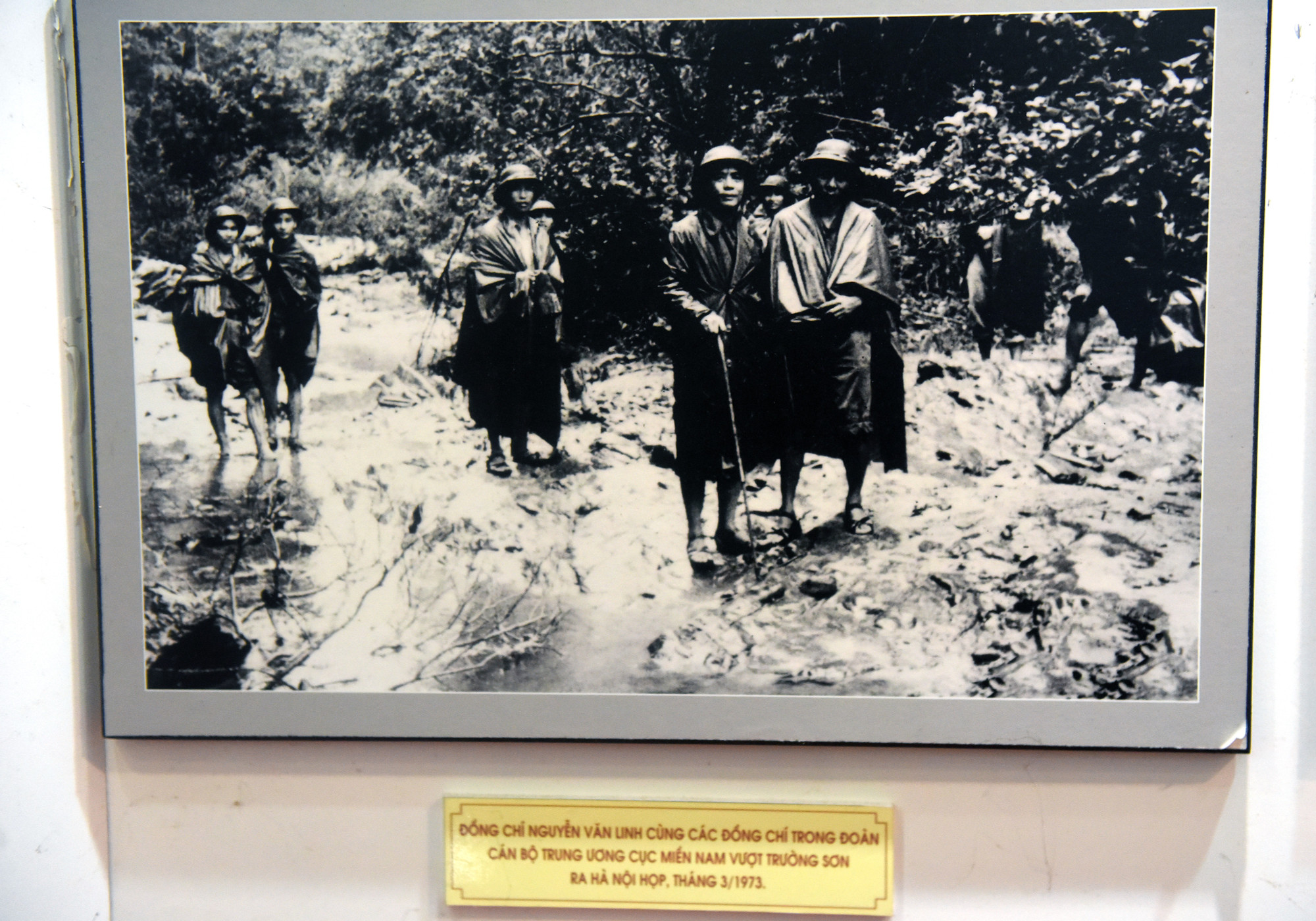 Mỗi một tấm hình là nguồn tư liệu quý giá ghi lại quãng thời gian hoạt động cách mạng của Tổng Bí thư Nguyễn Văn Linh. Mỗi một tấm hình là nguồn tư liệu quý giá ghi lại quãng thời gian hoạt động cách mạng của Tổng Bí thư Nguyễn Văn Linh.