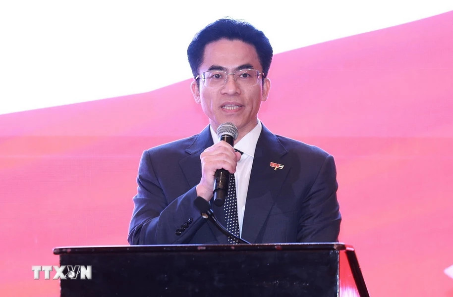 [Ảnh] Thủ tướng Phạm Minh Chính gặp đại diện cộng đồng người Việt Nam tại UAE ảnh 6