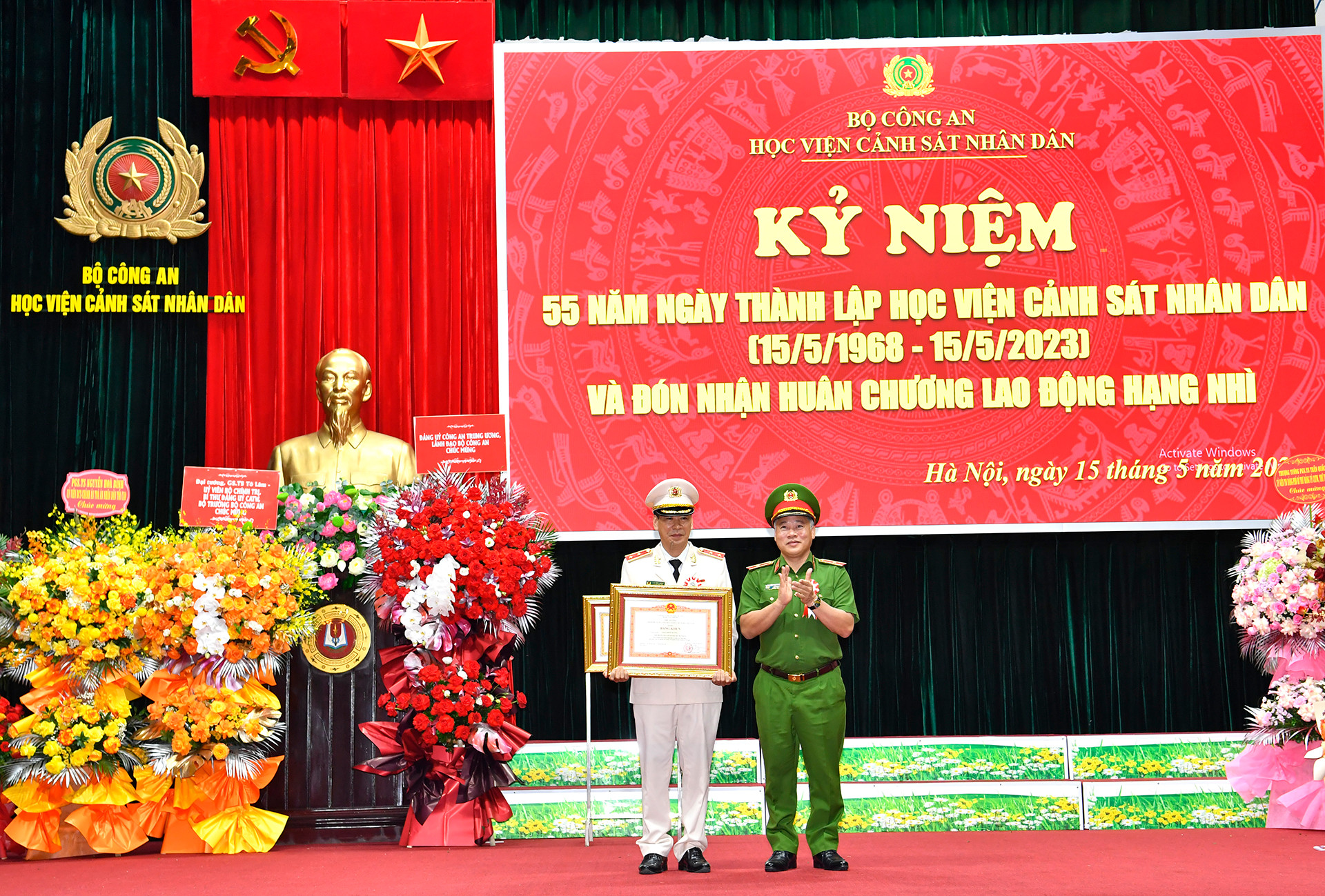 [Ảnh] Học viện Cảnh sát nhân dân kỷ niệm 55 năm Ngày thành lập và đón nhận Huân chương Lao động hạng Nhì ảnh 7