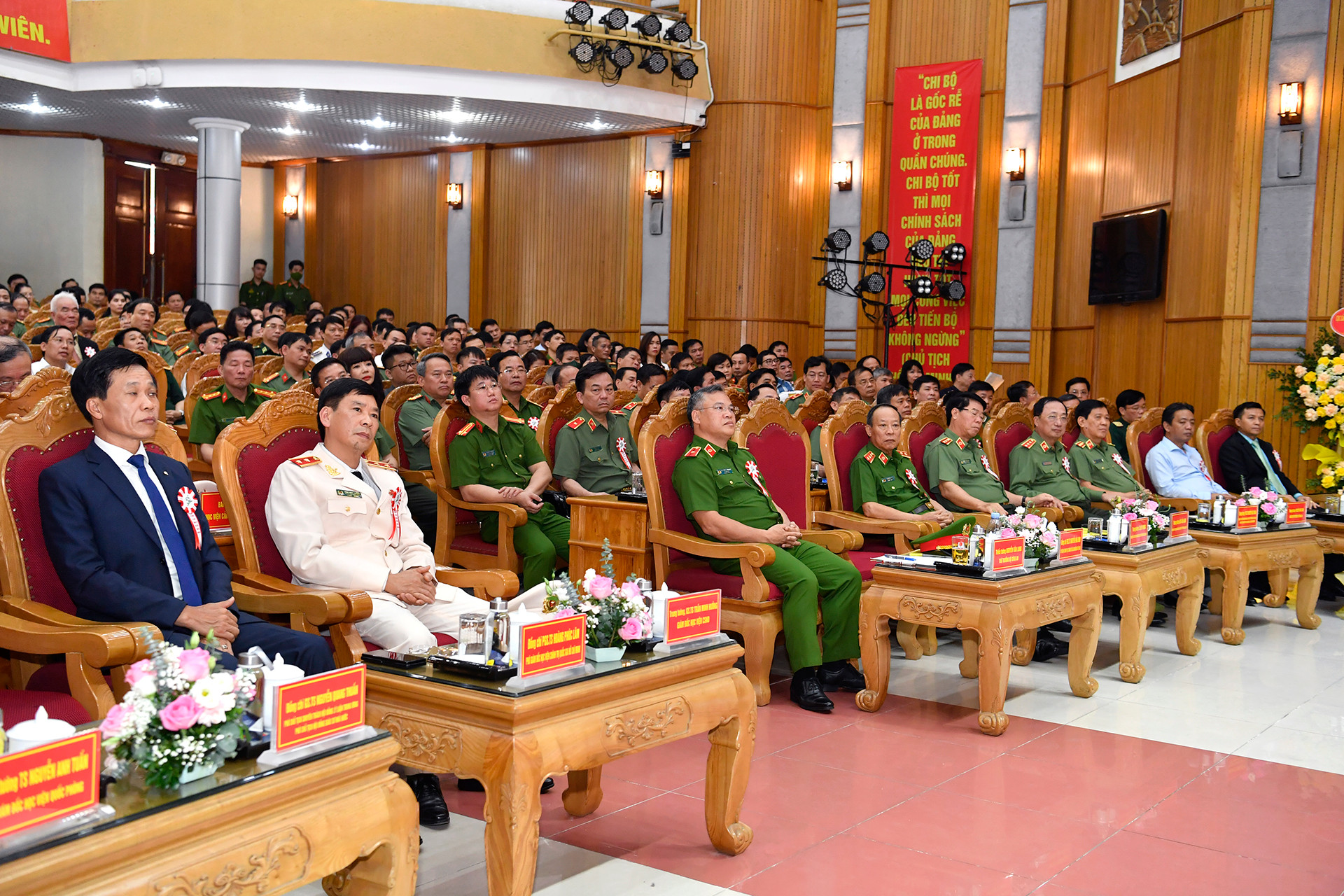 [Ảnh] Học viện Cảnh sát nhân dân kỷ niệm 55 năm Ngày thành lập và đón nhận Huân chương Lao động hạng Nhì ảnh 2