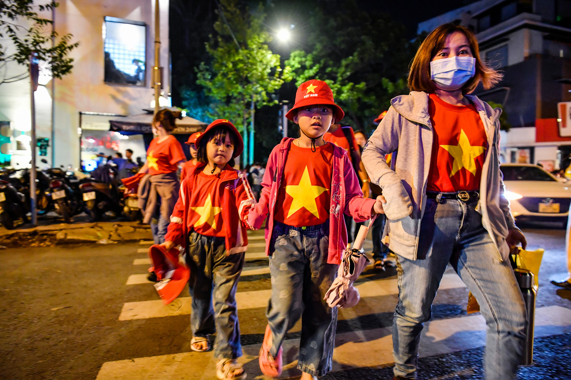 Với tâm lý sợ không còn chỗ xem Lễ tổng duyệt diễu binh, diễu hành ai cũng ra đường từ rất sớm để có chỗ đẹp