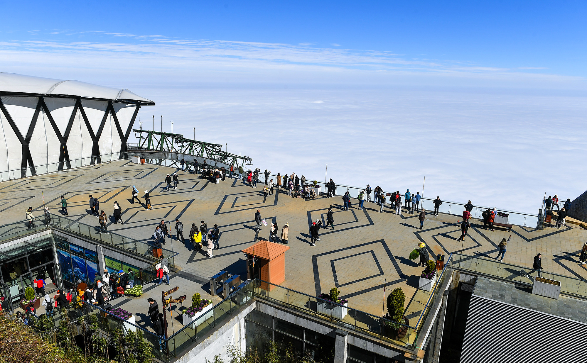 [Ảnh] Lên "Nóc nhà Đông Dương" ngắm biển mây dịp Tết Dương lịch ảnh 1