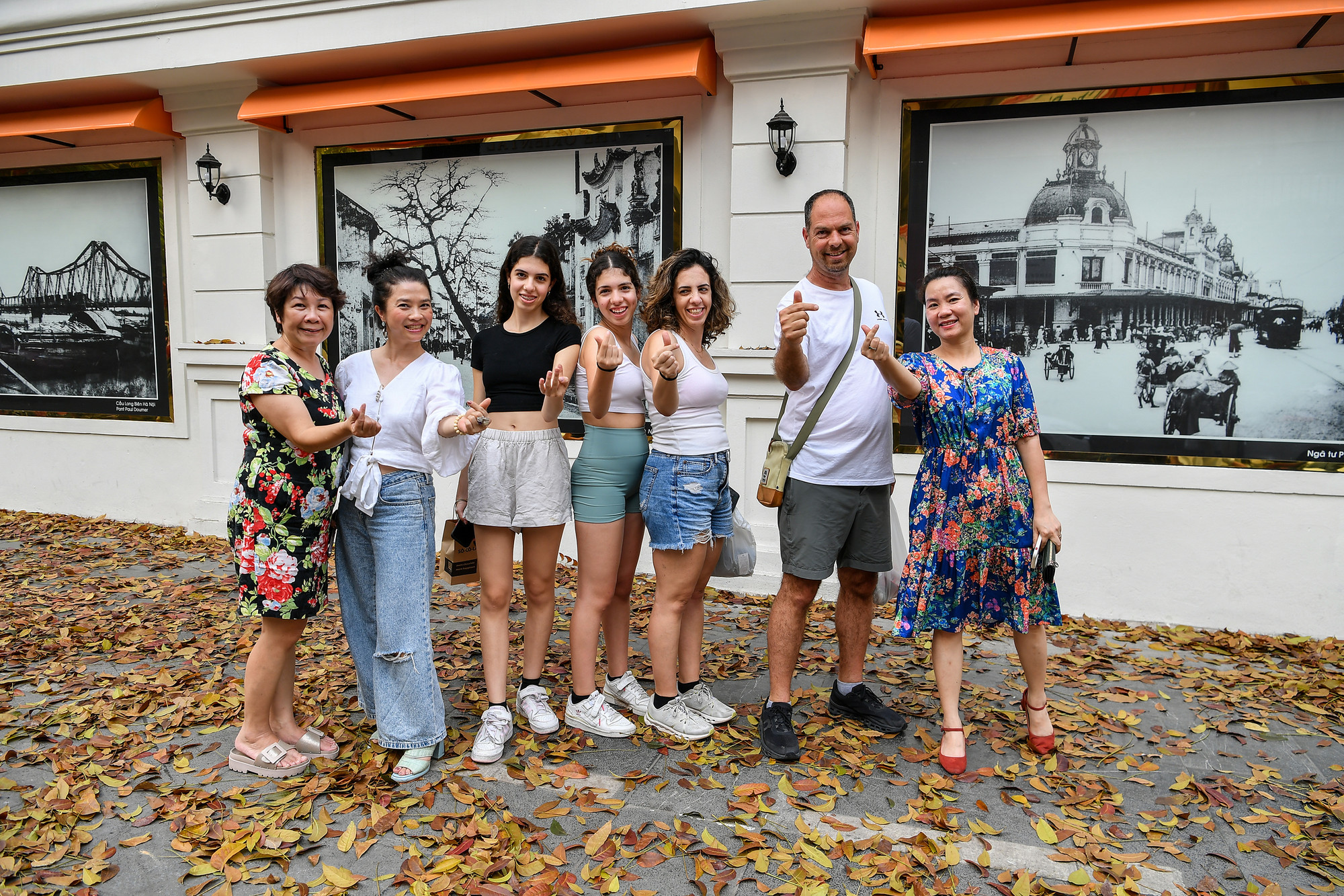 [Ảnh] "Con đường lá vàng" tuyệt đẹp bên ngoài tòa soạn Báo Nhân Dân ảnh 8