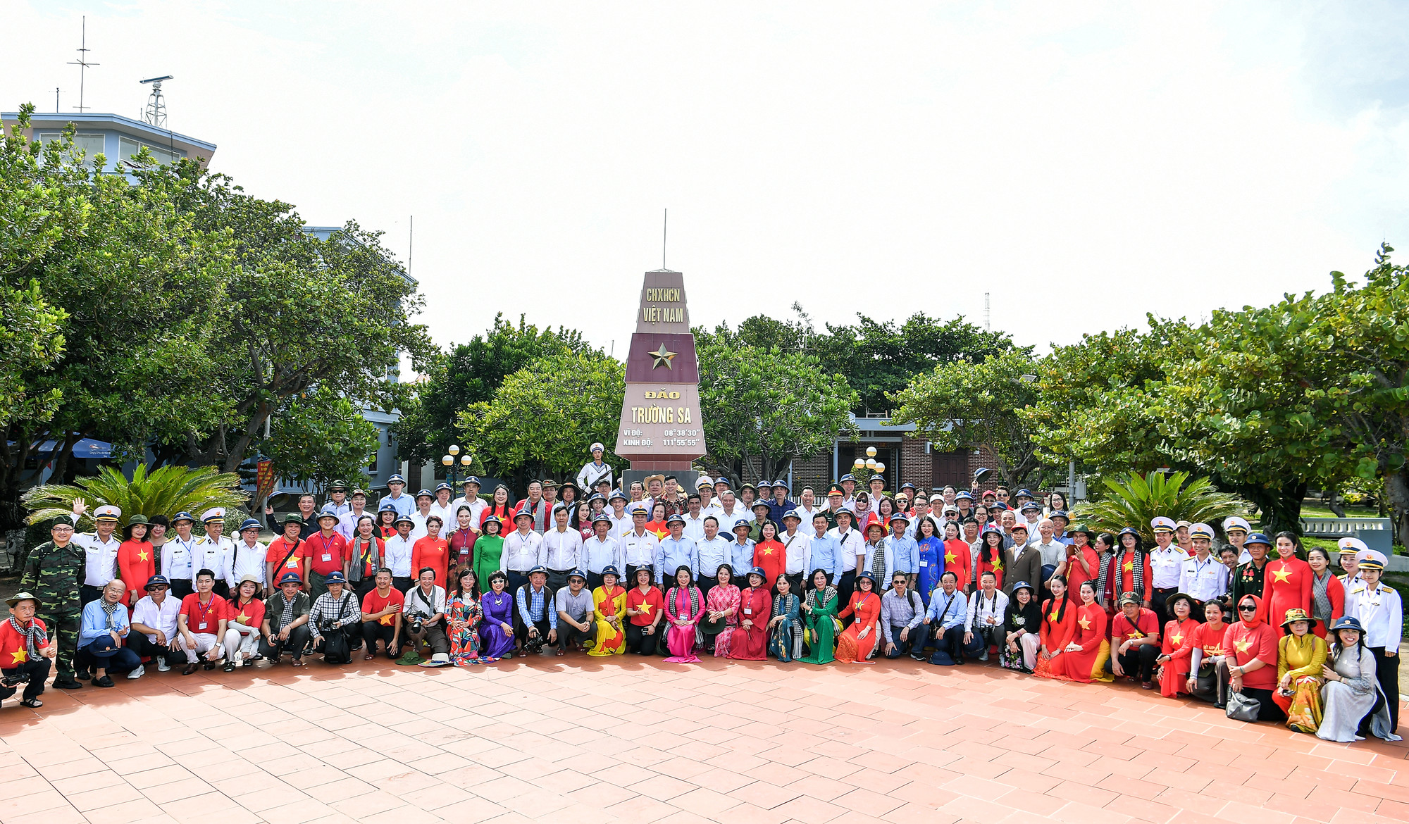 [Ảnh] Xúc động, tự hào buổi lễ chào cờ và duyệt đội ngũ trên đảo Trường Sa ảnh 19