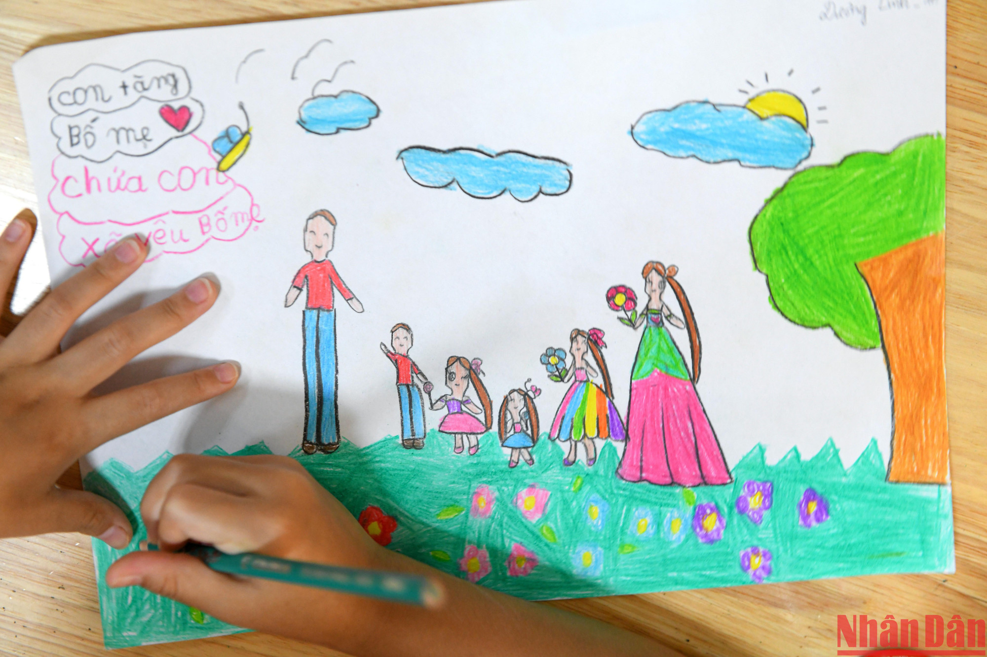 Sản phẩm là những bức họa rất đẹp và đáng yêu của các con học sinh lớp 1.