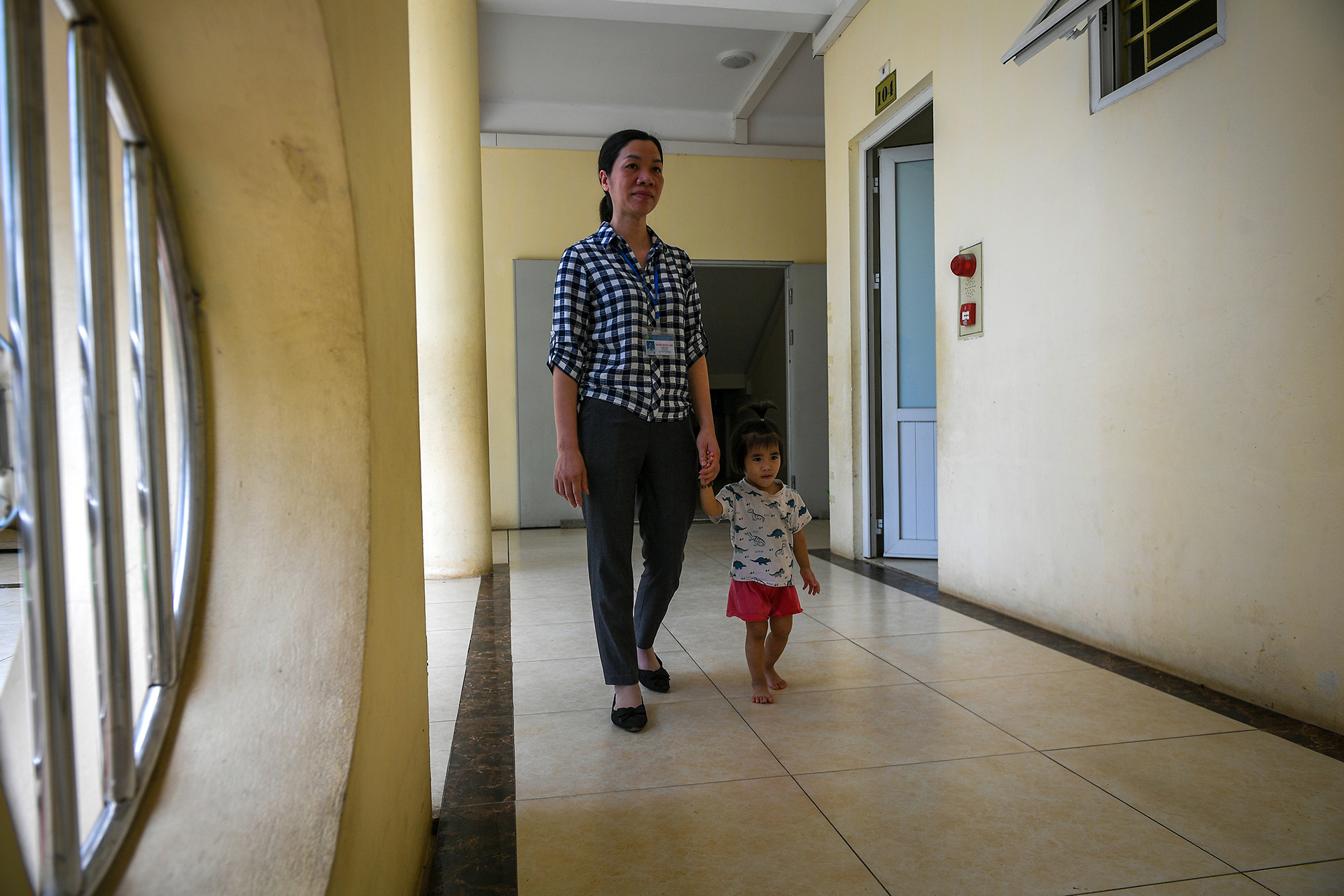 Ở trường có bạn, về trung tâm có các mẹ hiền...