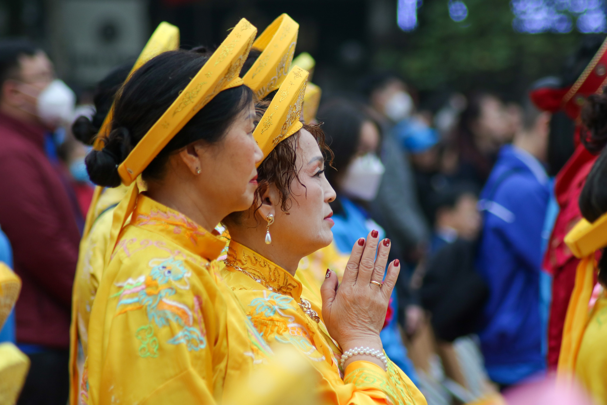 Tưởng nhớ công ơn của vua Quang Trung. (Ảnh: NHẬT QUANG)