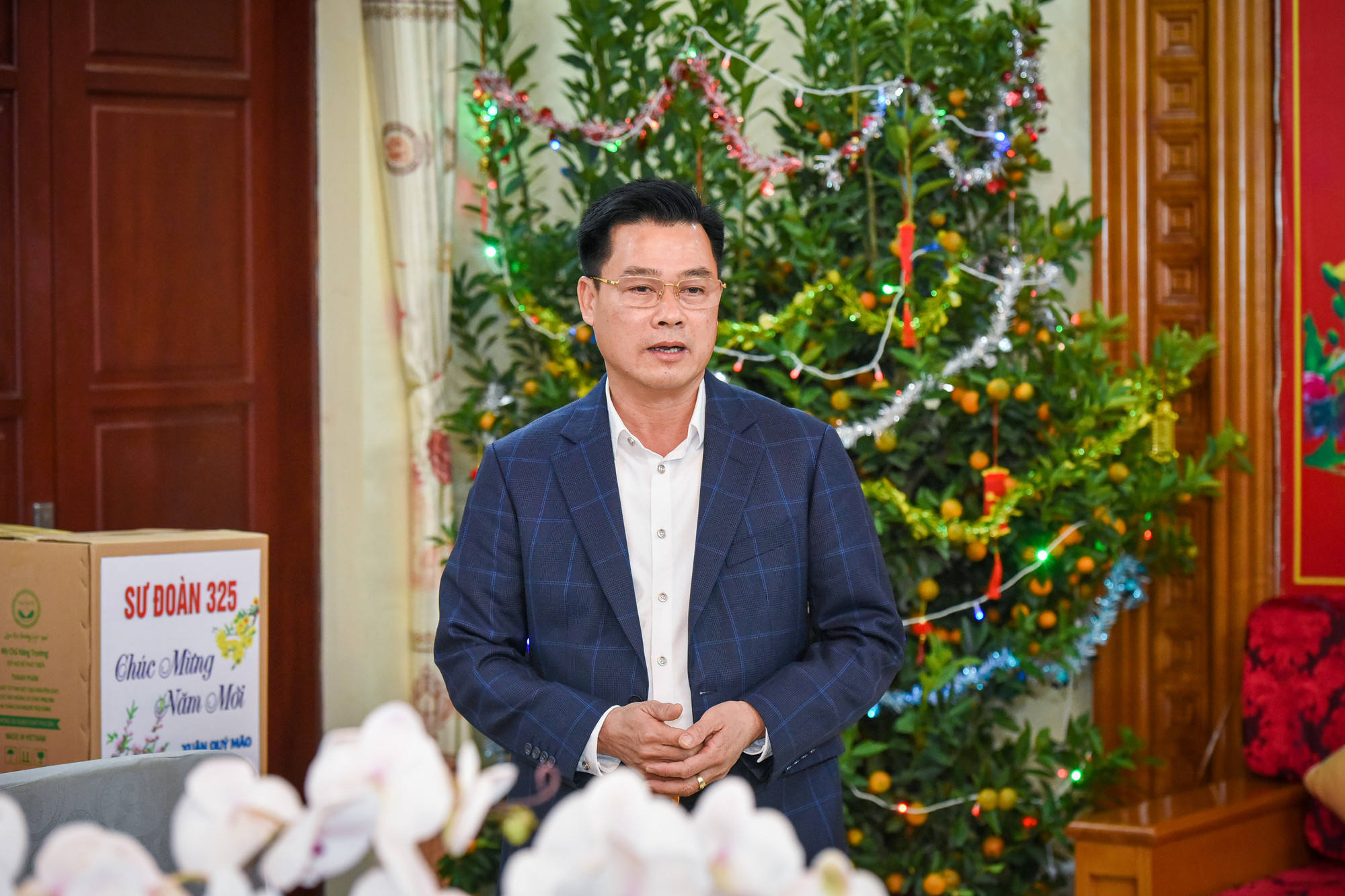 Đại tá Nguyễn Khắc Thơm, Sư đoàn trưởng Sư đoàn 325 phát biểu tại buổi lễ. Đại tá Nguyễn Khắc Thơm, Sư đoàn trưởng Sư đoàn 325 phát biểu tại buổi lễ.