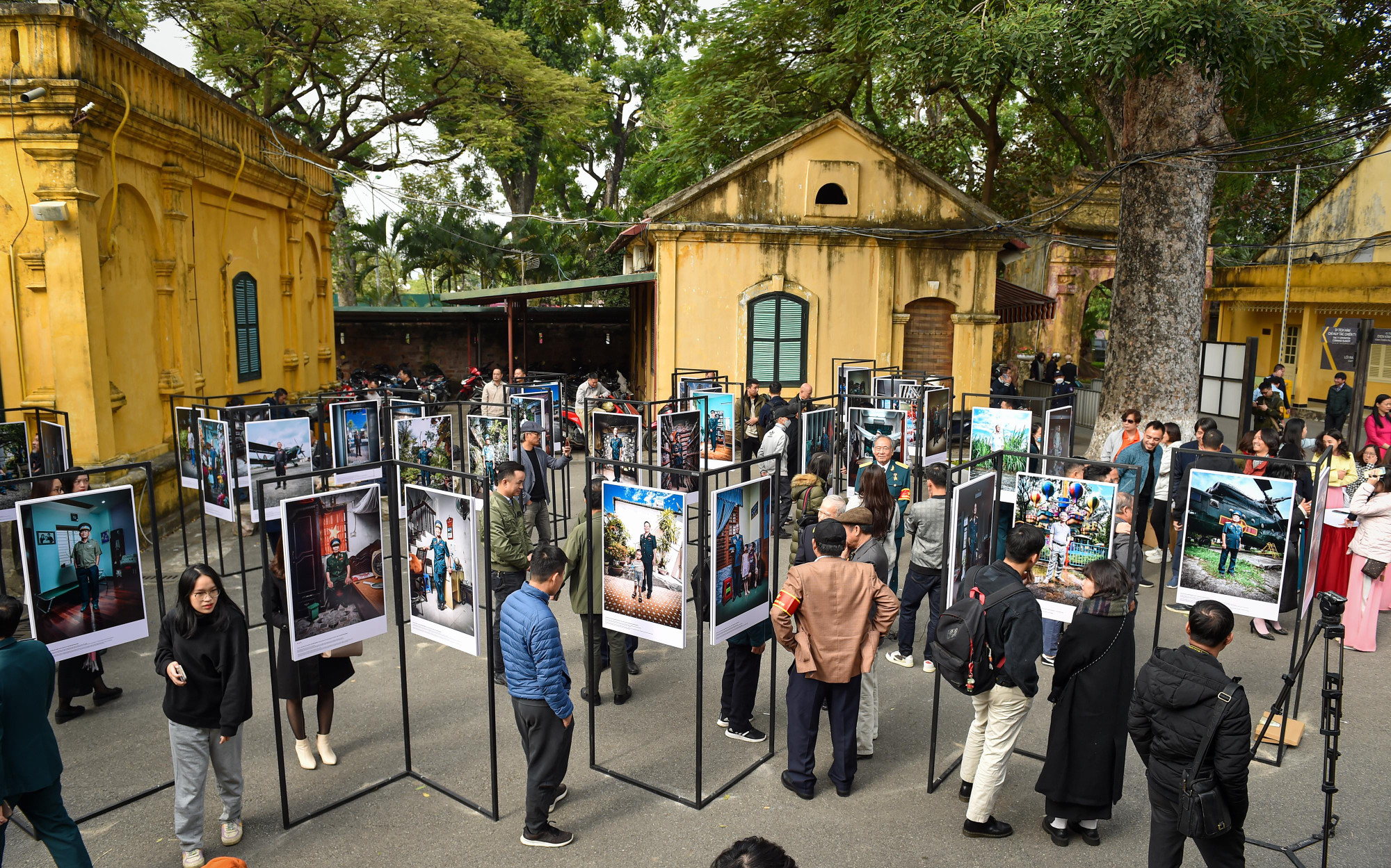 Triển lãm lần đầu tiên giới thiệu câu chuyện của 108 phi công Việt Nam - những nhân chứng đã từng tham gia chiến đấu bảo vệ nền độc lập dân tộc, thống nhất đất nước.