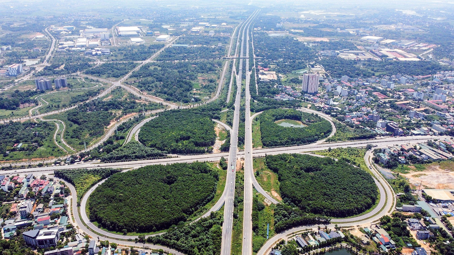 [Ảnh] Những công trình nổi bật của Hà Nội sau 15 năm mở rộng địa giới hành chính ảnh 2