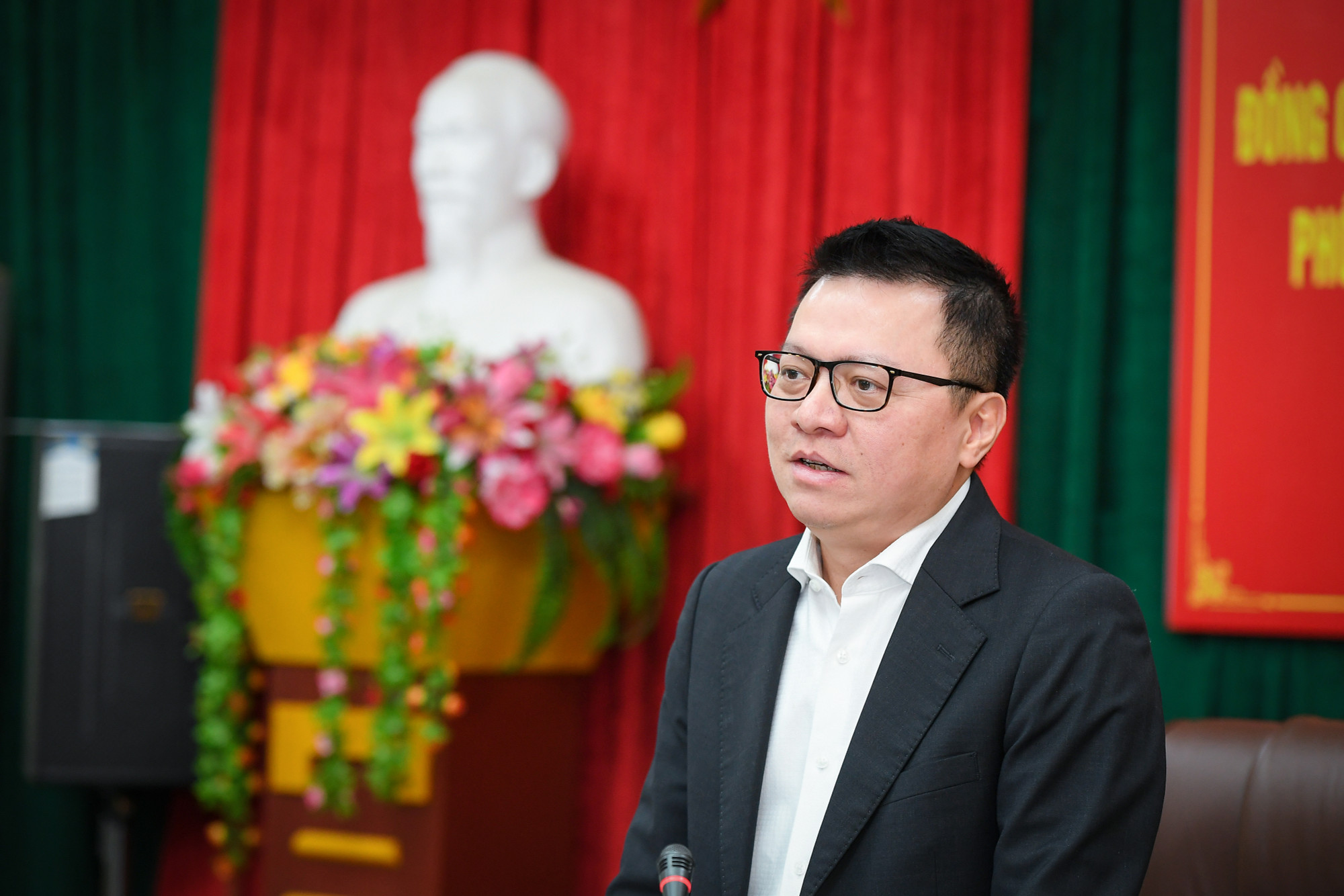 Đồng chí Lê Quốc Minh cũng đề nghị Hội Nhà báo tỉnh và các cơ quan báo chí nâng cao tính chuyên nghiệp trong làm báo, đổi mới, sáng tạo cách thức đưa tin, nghiên cứu xu hướng phát triển báo chí hiện đại, tăng cường tập hợp đoàn kết nội bộ trong cơ quan báo chí, nâng cao đạo đức nghề nghiệp, phát huy tinh thần sáng tạo trong thực hiện tác phẩm, thể hiện tác phẩm hay hơn và áp dụng công nghệ hiện đại vào làm báo.