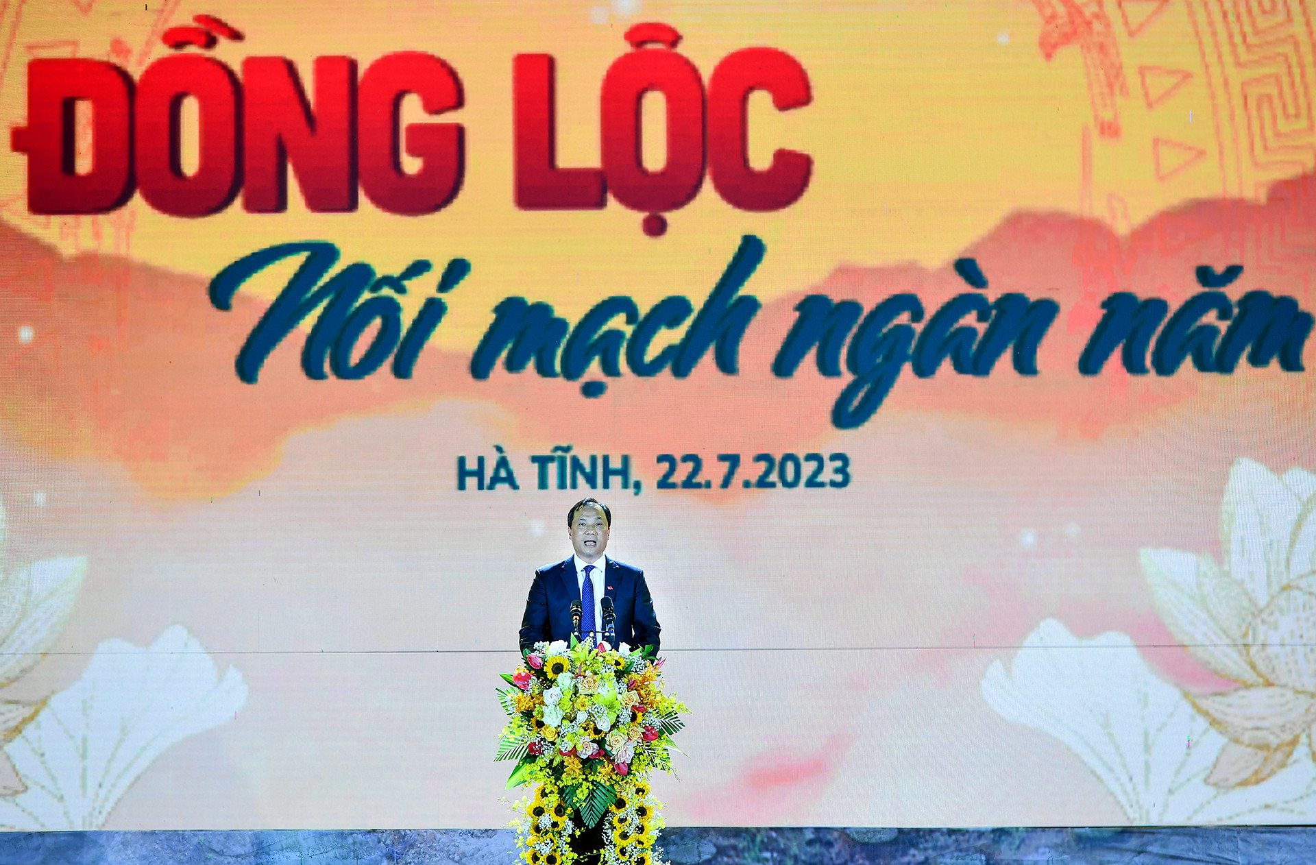 Bí thư Tỉnh ủy Hoàng Trung Dũng phát biểu khai mạc chương trình.
