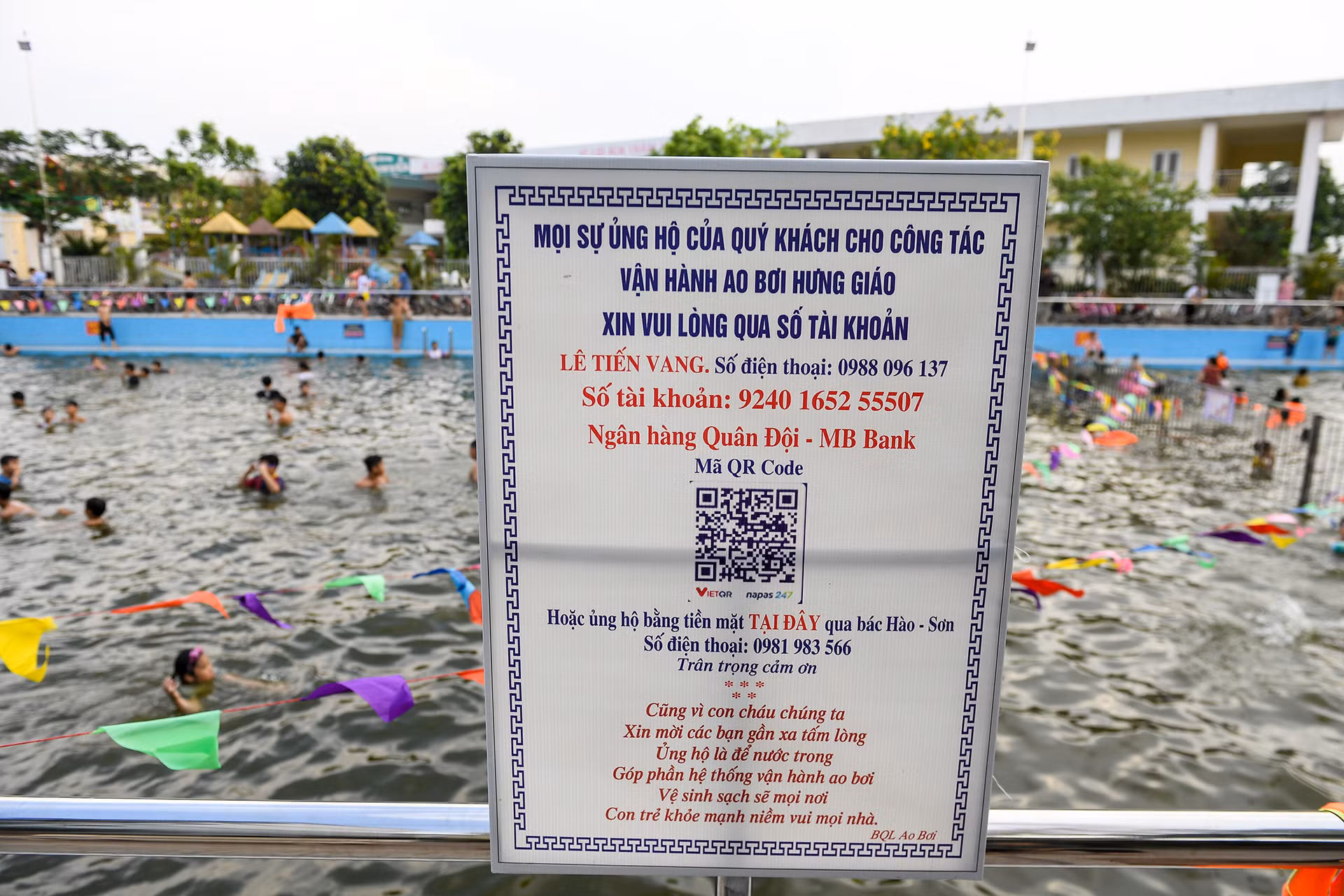 [Ảnh] Biến ao làng thành bể bơi miễn phí cho trẻ ảnh 14