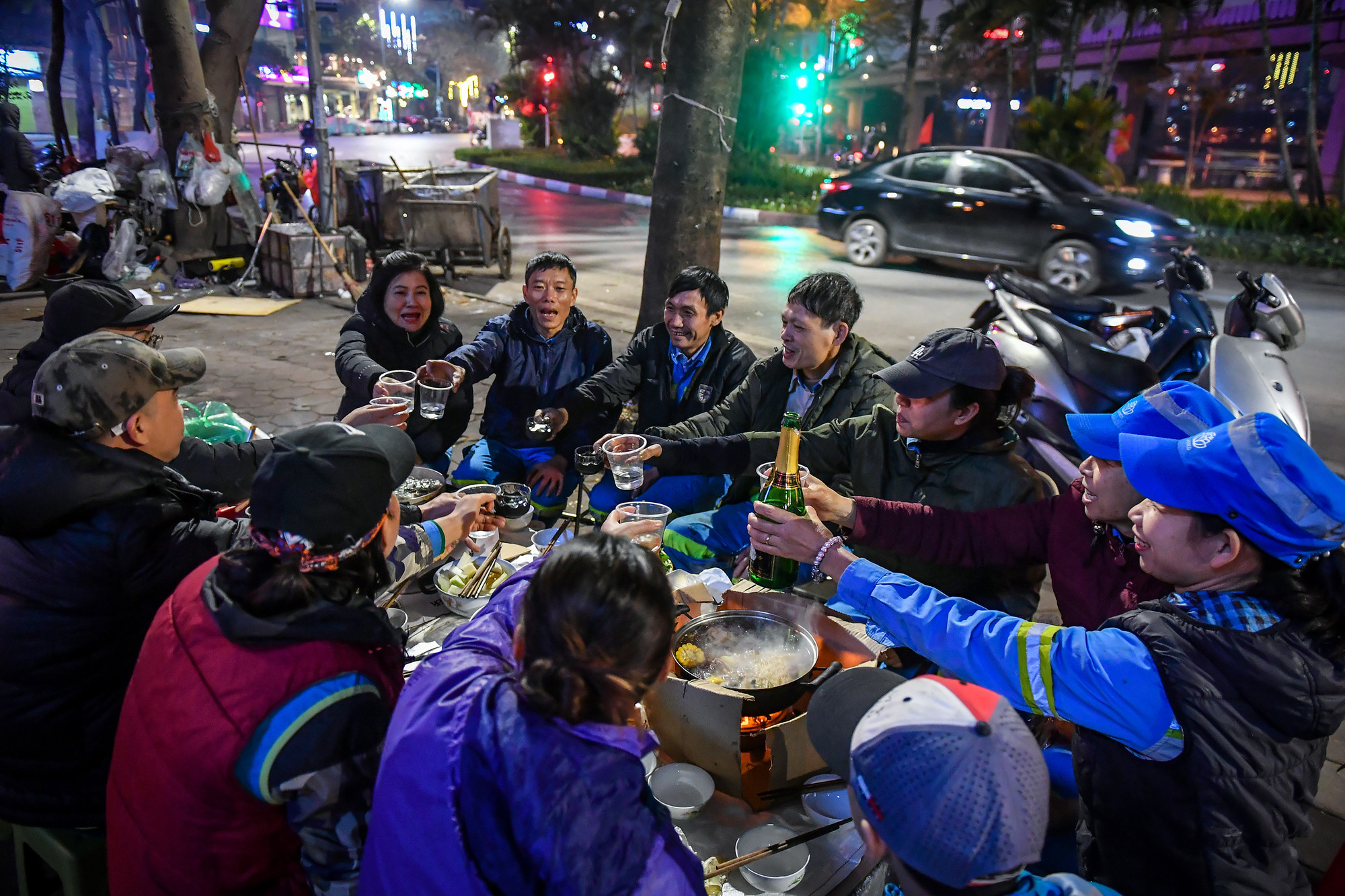 Bữa tất niên tối 29 Tết đơn giản nhưng đầy ắp tiếng cười.