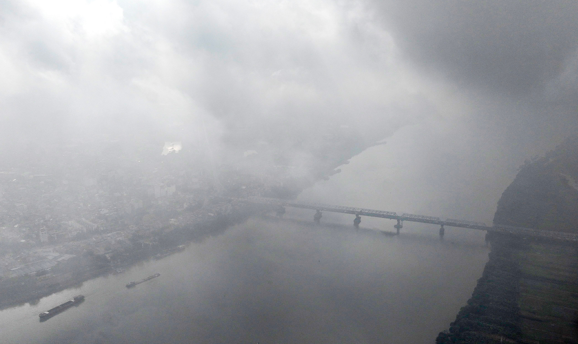 [Ảnh] Nhiều ngày bao phủ trong màn sương, Hà Nội đứng thứ 3 thế giới về độ ô nhiễm ảnh 6