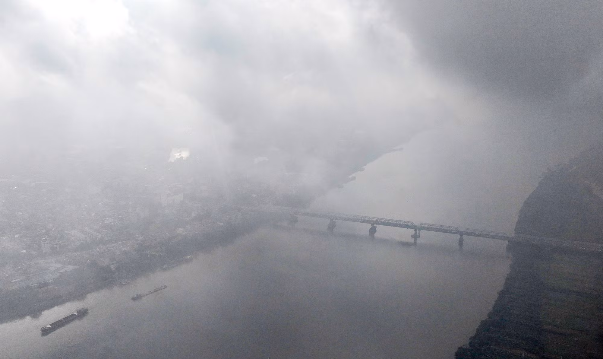 [Ảnh] Nhiều ngày bao phủ trong màn sương, Hà Nội đứng thứ 3 thế giới về độ ô nhiễm ảnh 6