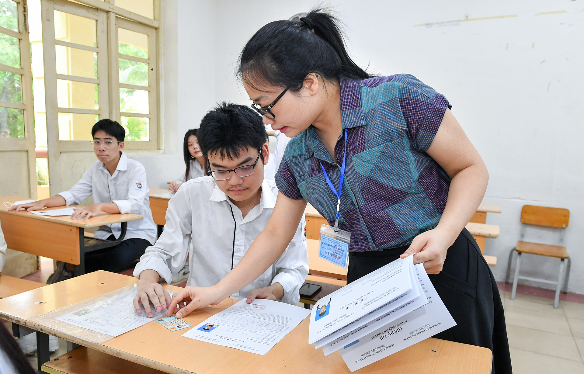 [Ảnh] Hơn 100 nghìn thí sinh Hà Nội làm thủ tục thi tốt nghiệp THPT ảnh 10