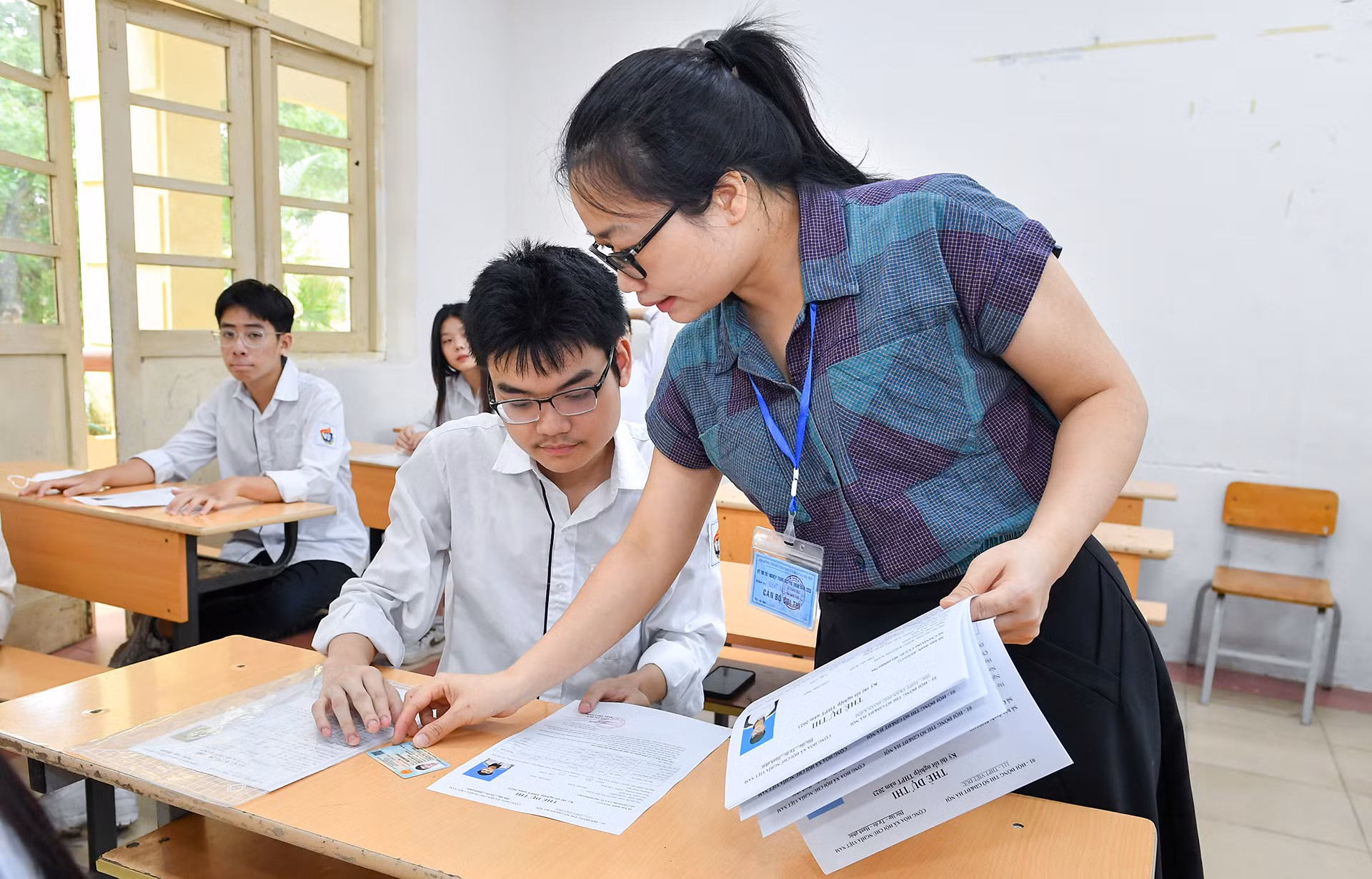 [Ảnh] Hơn 100 nghìn thí sinh Hà Nội làm thủ tục thi tốt nghiệp THPT ảnh 10