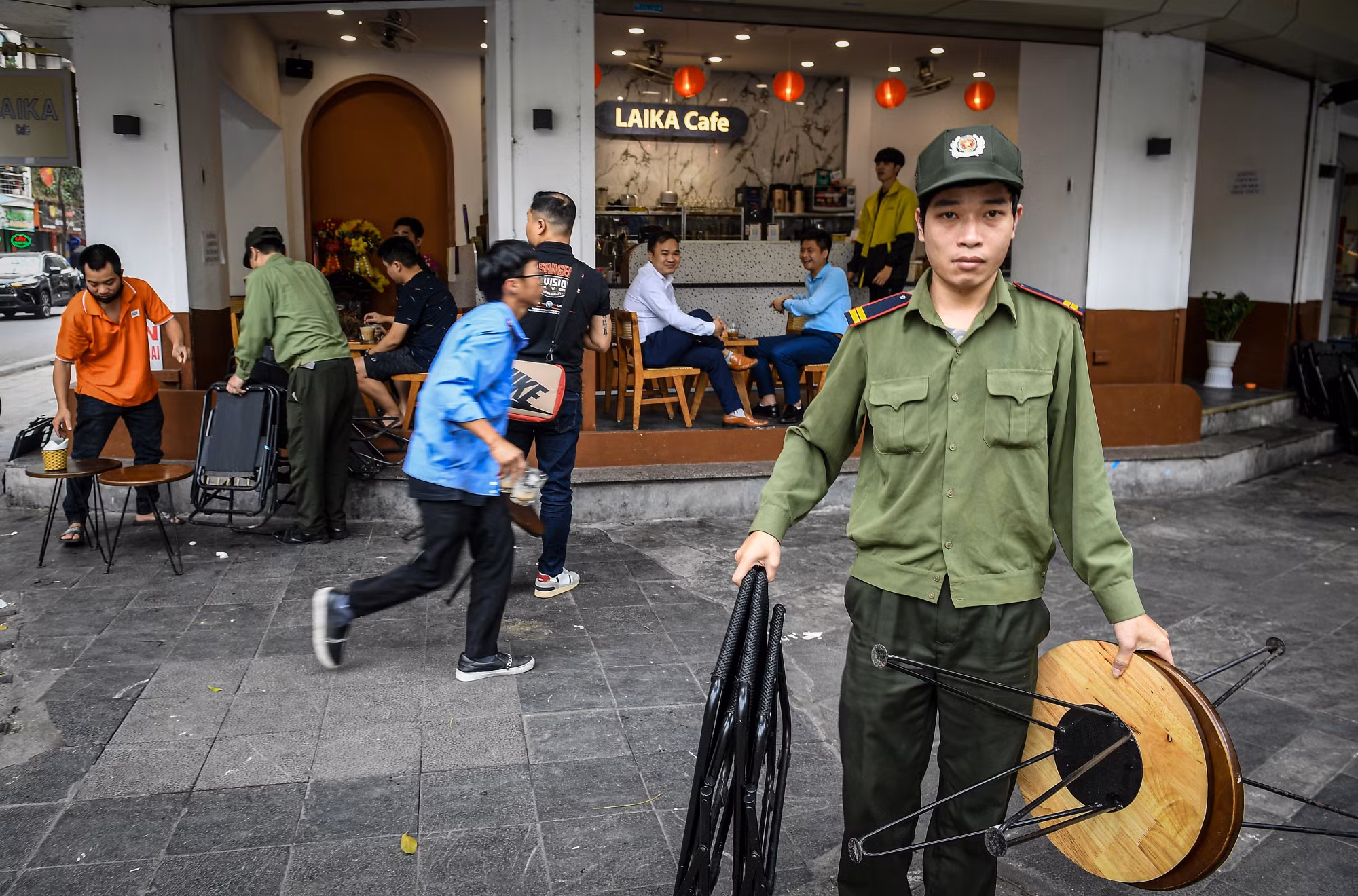 [Ảnh] Hà Nội kiểm tra, xử lý tình trạng lấn chiếm vỉa hè, lòng đường ảnh 3