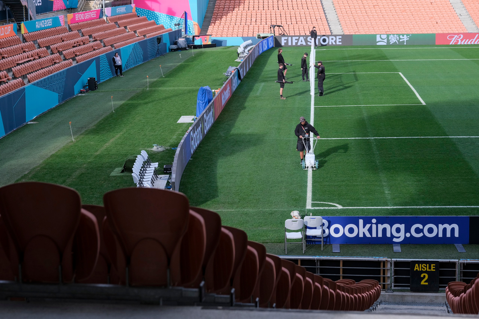 [Ảnh] “Lời thề thiêng” tại sân vận động tuyển nữ Việt Nam sắp thi đấu ảnh 5