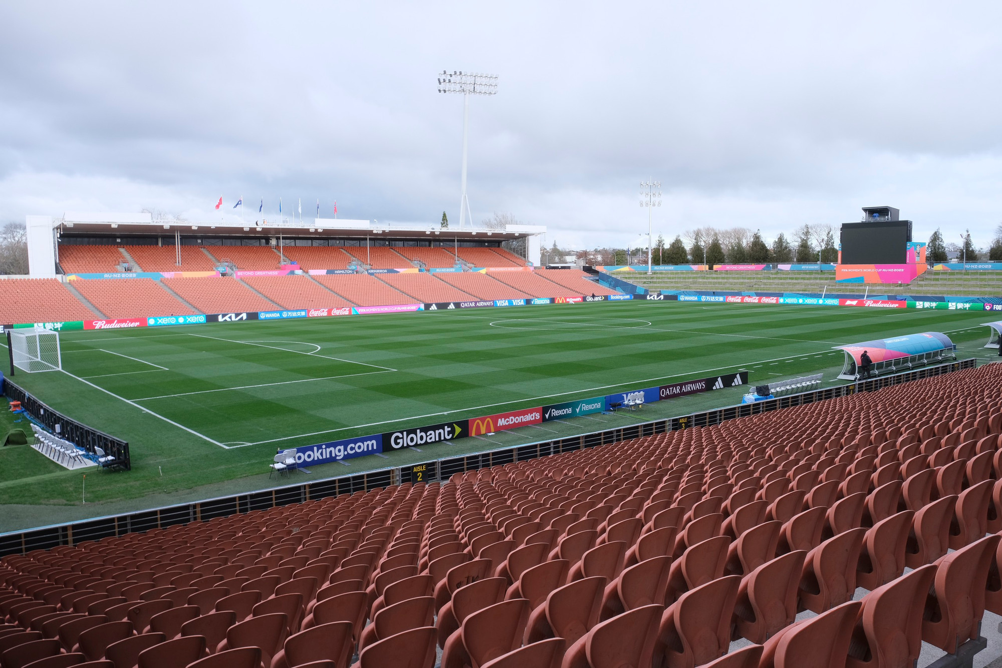 [Ảnh] “Lời thề thiêng” tại sân vận động tuyển nữ Việt Nam sắp thi đấu ảnh 14