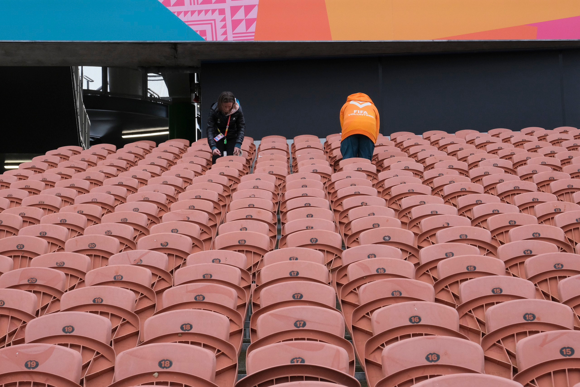 [Ảnh] “Lời thề thiêng” tại sân vận động tuyển nữ Việt Nam sắp thi đấu ảnh 6