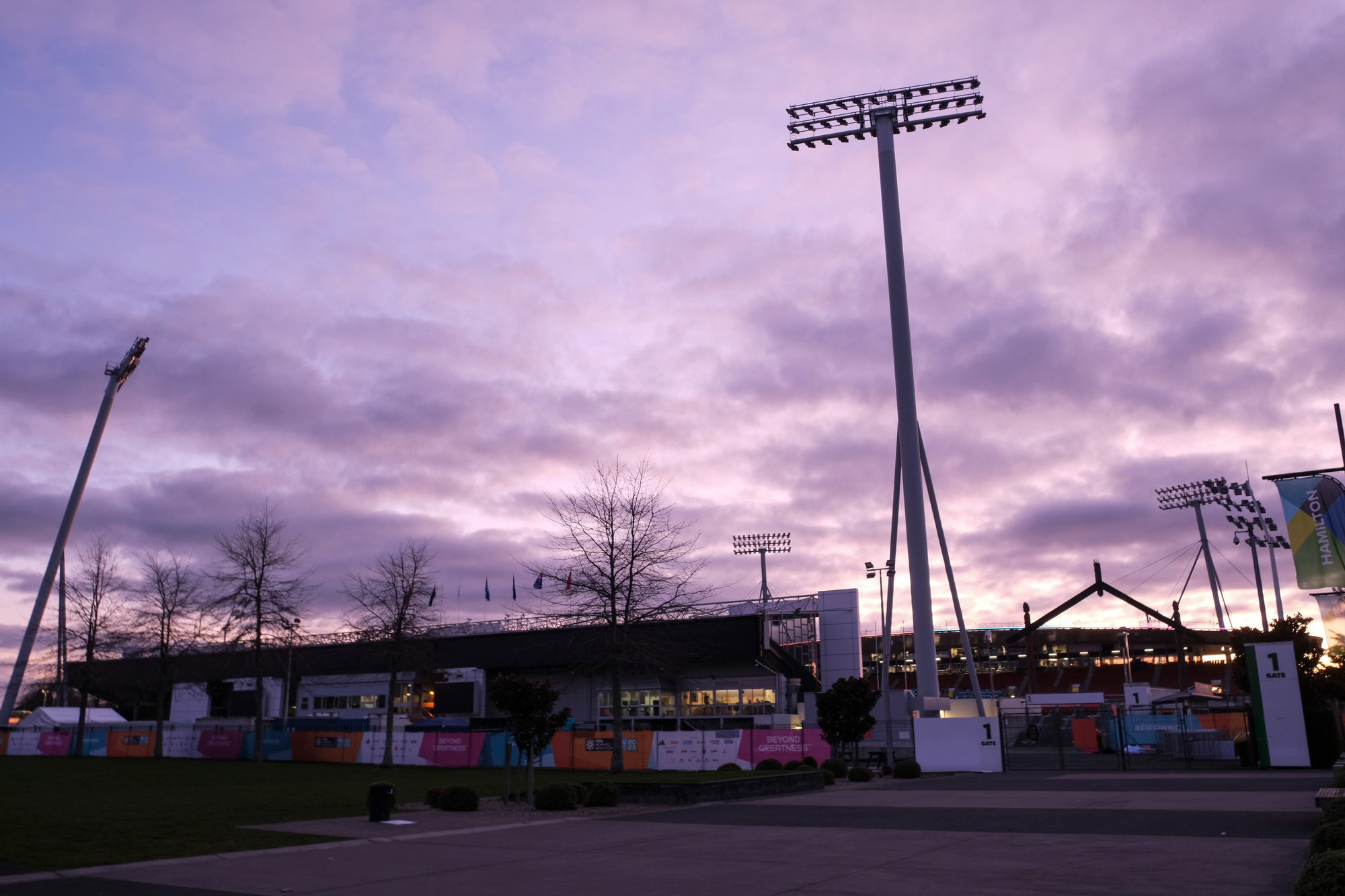 [Ảnh] “Lời thề thiêng” tại sân vận động tuyển nữ Việt Nam sắp thi đấu ảnh 16