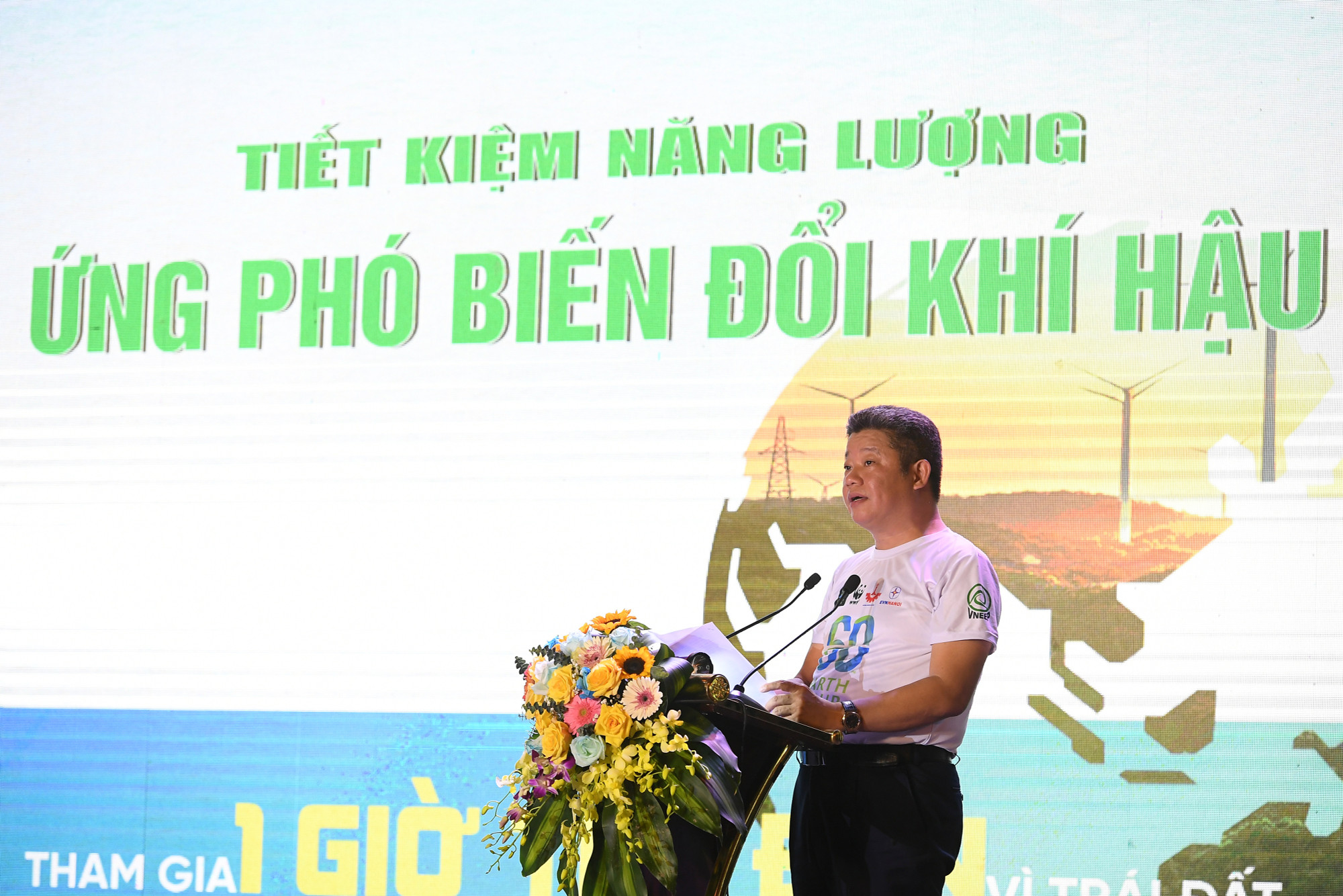 [Ảnh] Người dân Hà Nội tắt đèn, bật tương lai "xanh" cho Trái đất ảnh 4