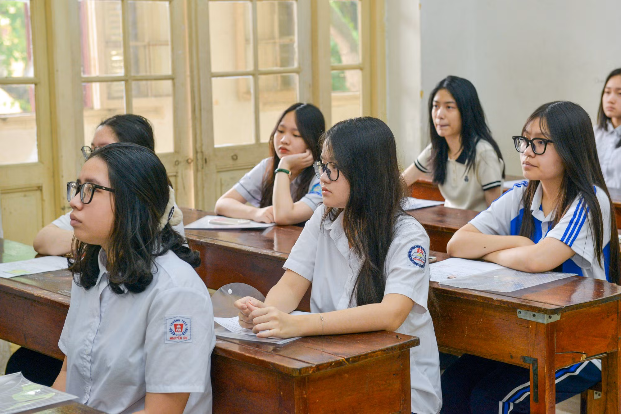 [Ảnh] Các sĩ tử Thủ đô trong ngày làm thủ tục tuyển sinh vào lớp 10 ảnh 11