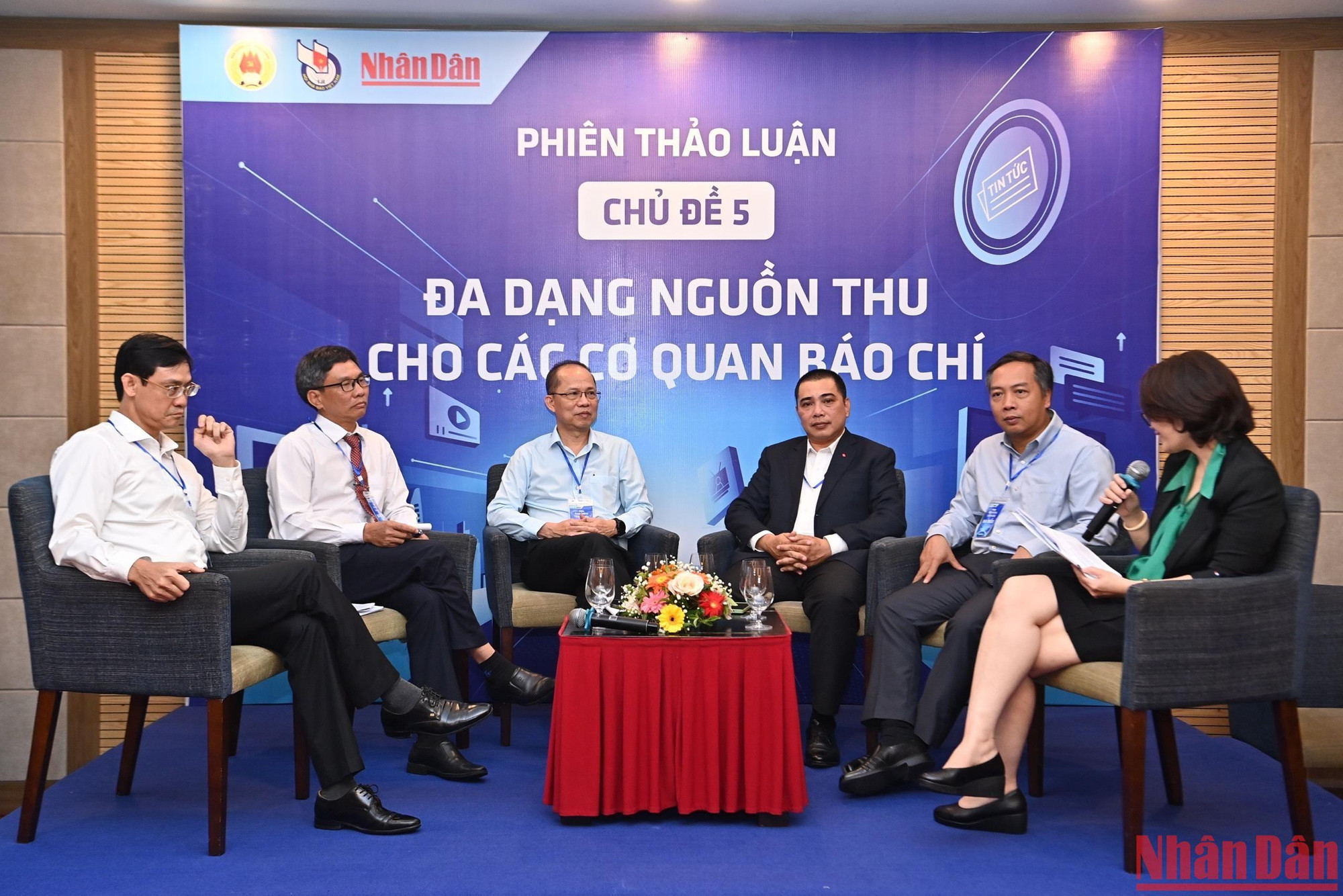 Đa dạng nguồn thu cho các cơ quan báo chí, chủ đề phiên làm việc thứ năm nhận được sự quan tâm của rất nhiều đại biểu. Đa dạng nguồn thu cho các cơ quan báo chí, chủ đề phiên làm việc thứ năm nhận được sự quan tâm của rất nhiều đại biểu.