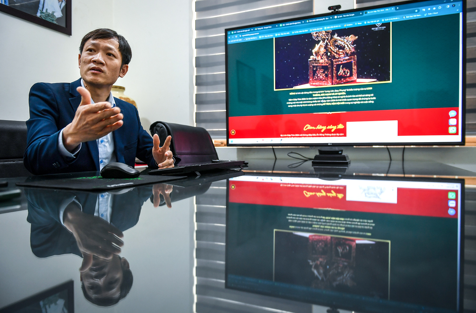 Bộ sưu tập mang tên "Dấu ấn rồng thiêng" mang ý nghĩa như một dấu mốc đánh dấu cho một thời kỳ mới, bước sang một giai đoạn thịnh vượng mới. Mỗi sản phẩm có giá lên tới hàng triệu đồng.