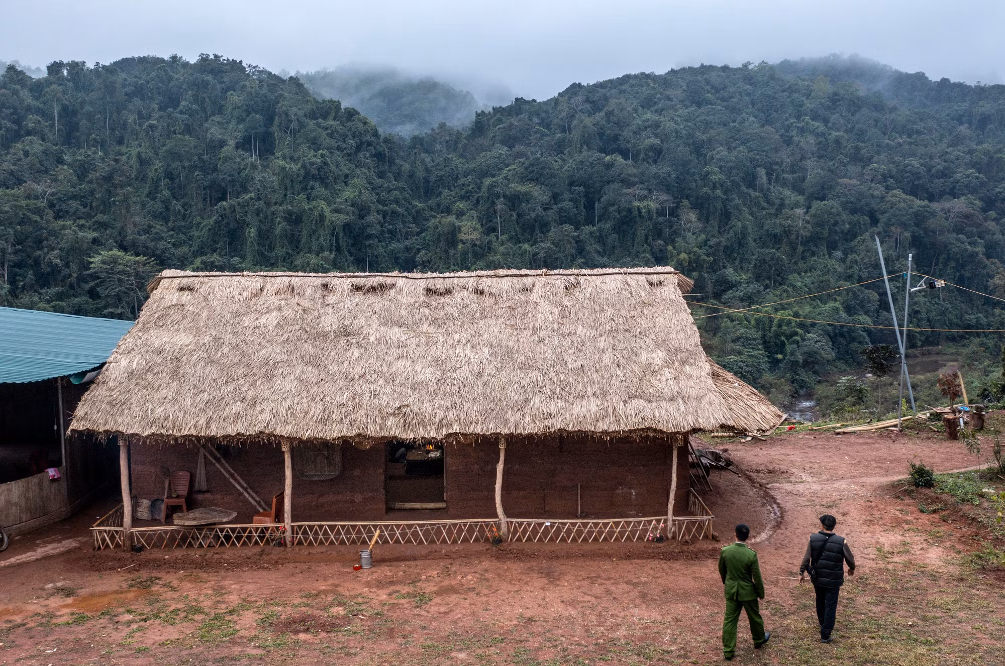 [Ảnh] Ngôi nhà trình tường cuối cùng ở ngã ba biên giới ảnh 1