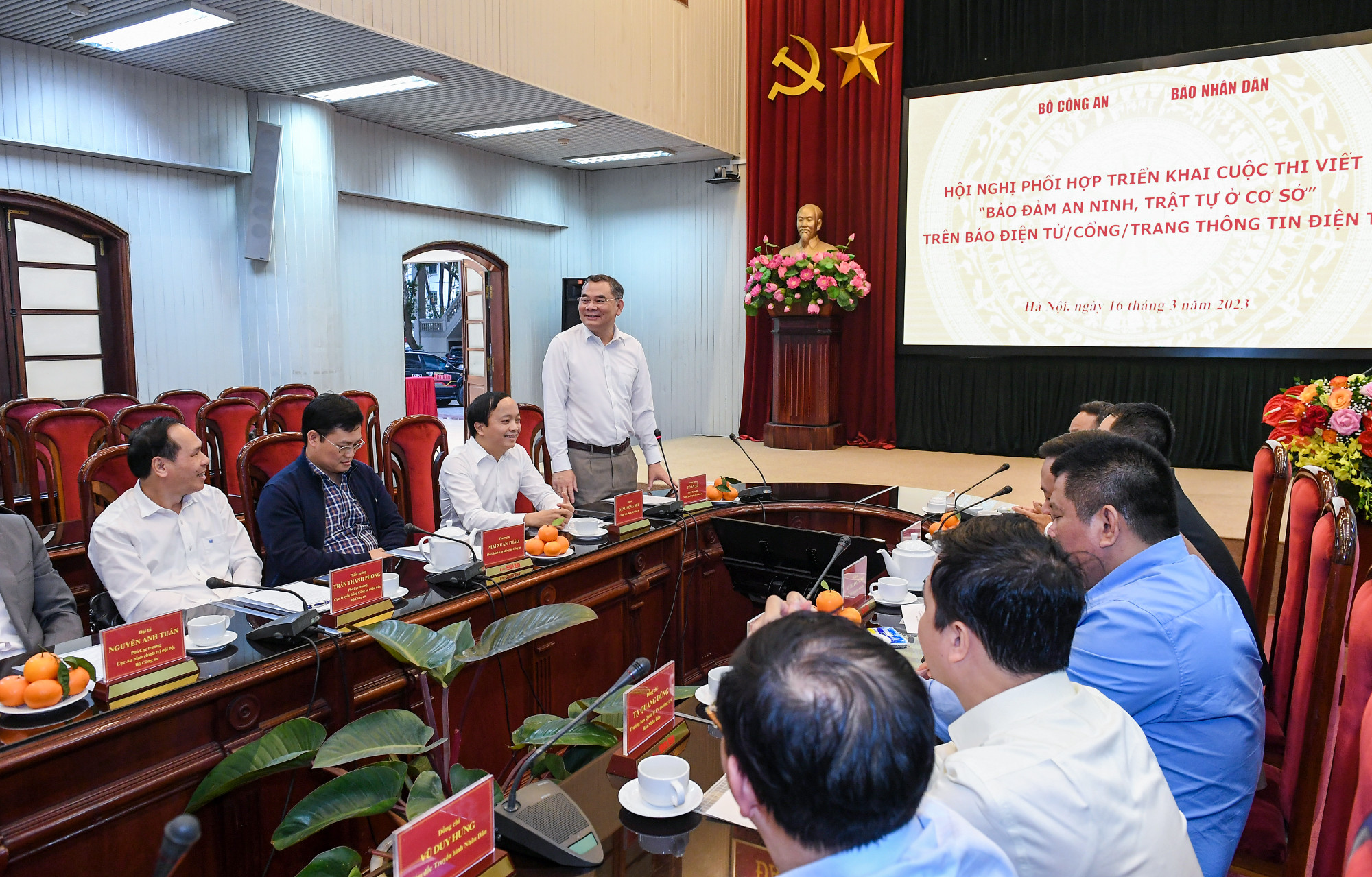 Cho rằng đề tài của Cuộc thi rất phong phú, Trung tướng Tô Ân Xô mong muốn Báo Nhân Dân qua các kênh thông tin của mình sẽ lan tỏa ý nghĩa của Cuộc thi viết tới mọi tầng lớp nhân dân, góp phần tích cực vào công tác bảo đảm an ninh, trật tự ở cơ sở.