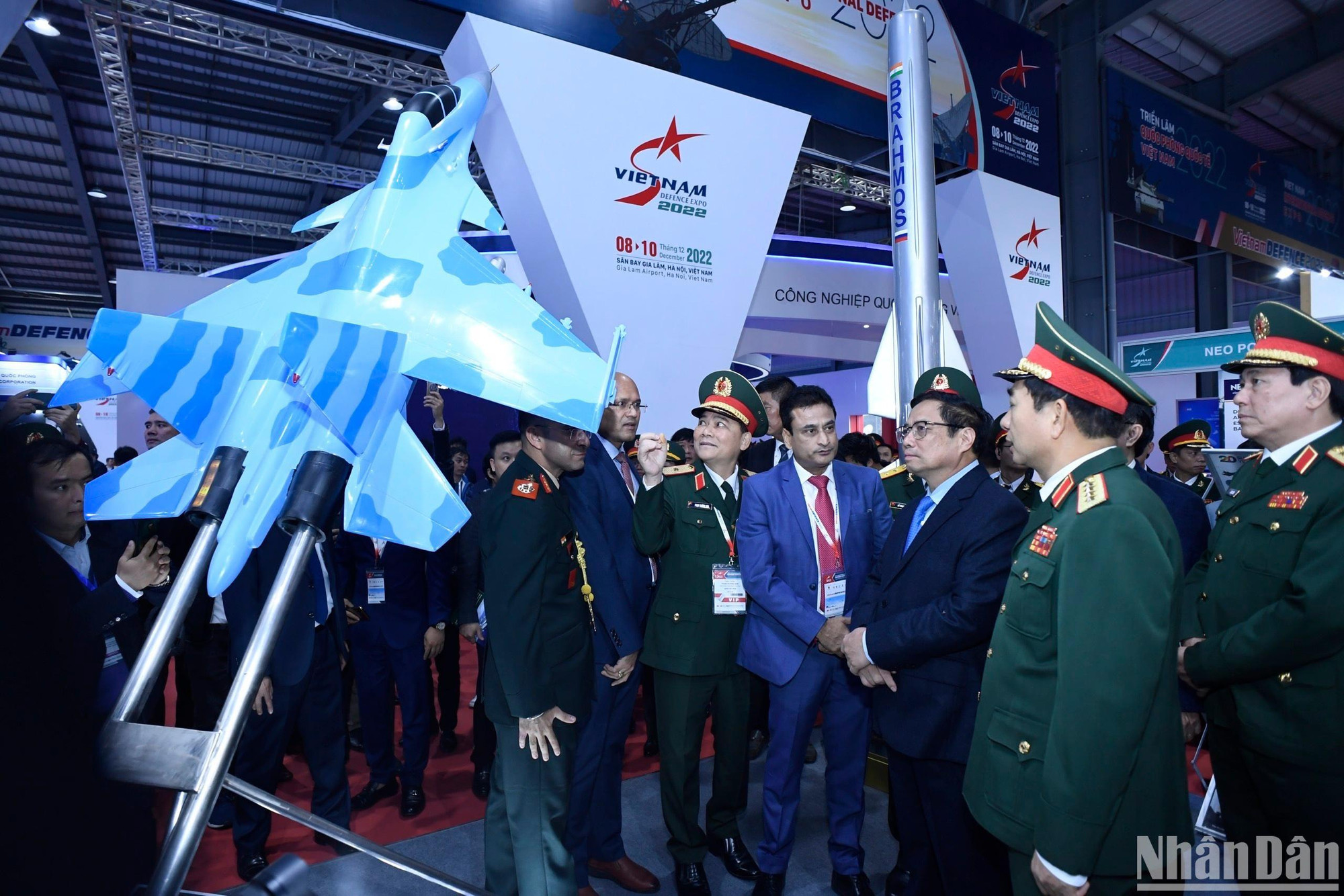 Triển lãm Quốc phòng quốc tế Việt Nam 2022 diễn ra đến ngày 10/12, thu hút hơn 170 đơn vị, doanh nghiệp đến từ 30 quốc gia trên thế giới trưng bày các phương tiện chiến đấu, giải pháp công nghệ, vũ khí, trang bị sử dụng cho lực lượng hải quân, lục quân, phòng không-không quân, tác chiến không gian mạng và các trang thiết bị hậu cần, kỹ thuật.