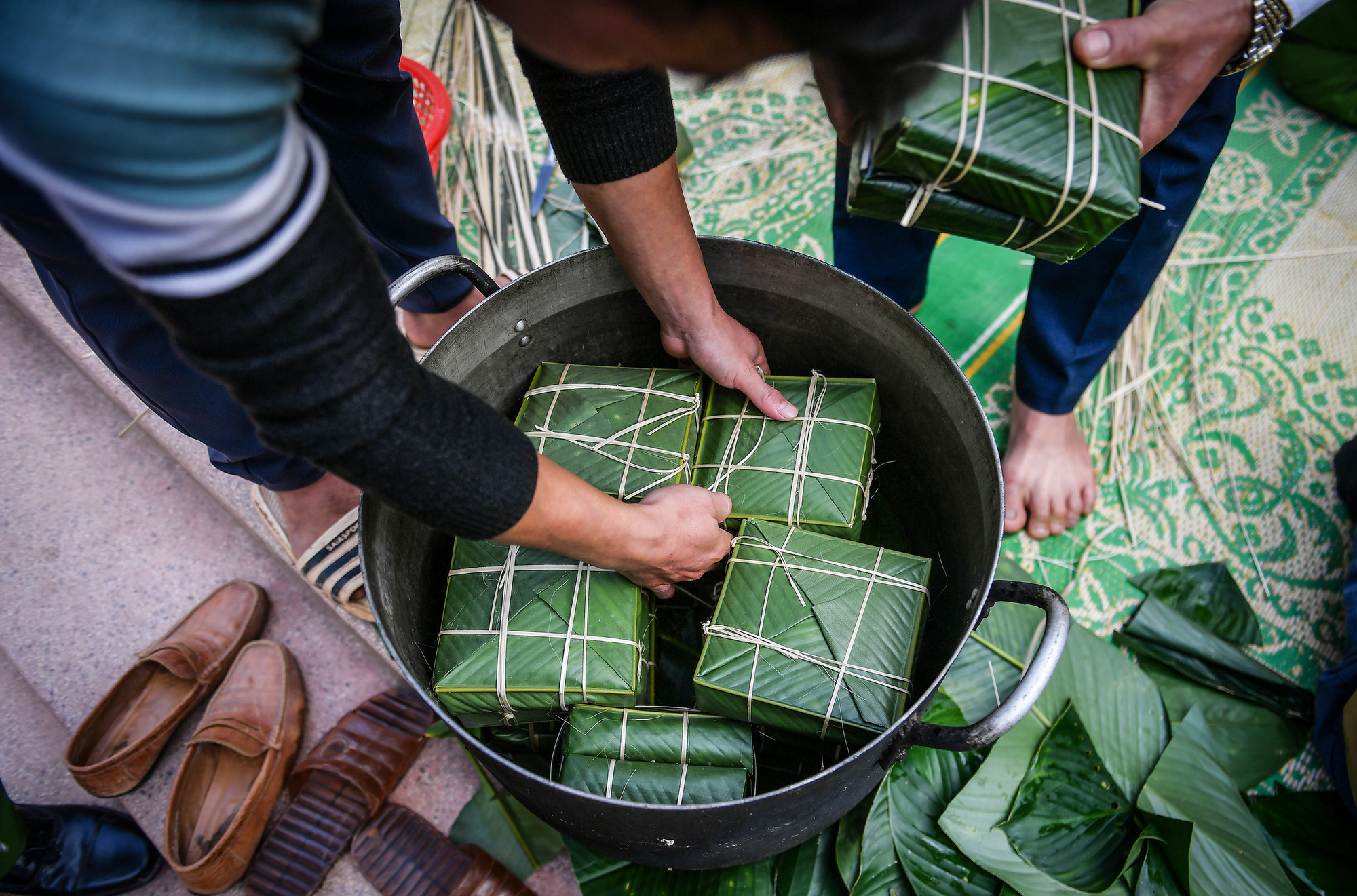 [Ảnh] Những bếp lửa "nghĩa tình" nấu bánh chưng xanh ở Nậm Pồ ảnh 12