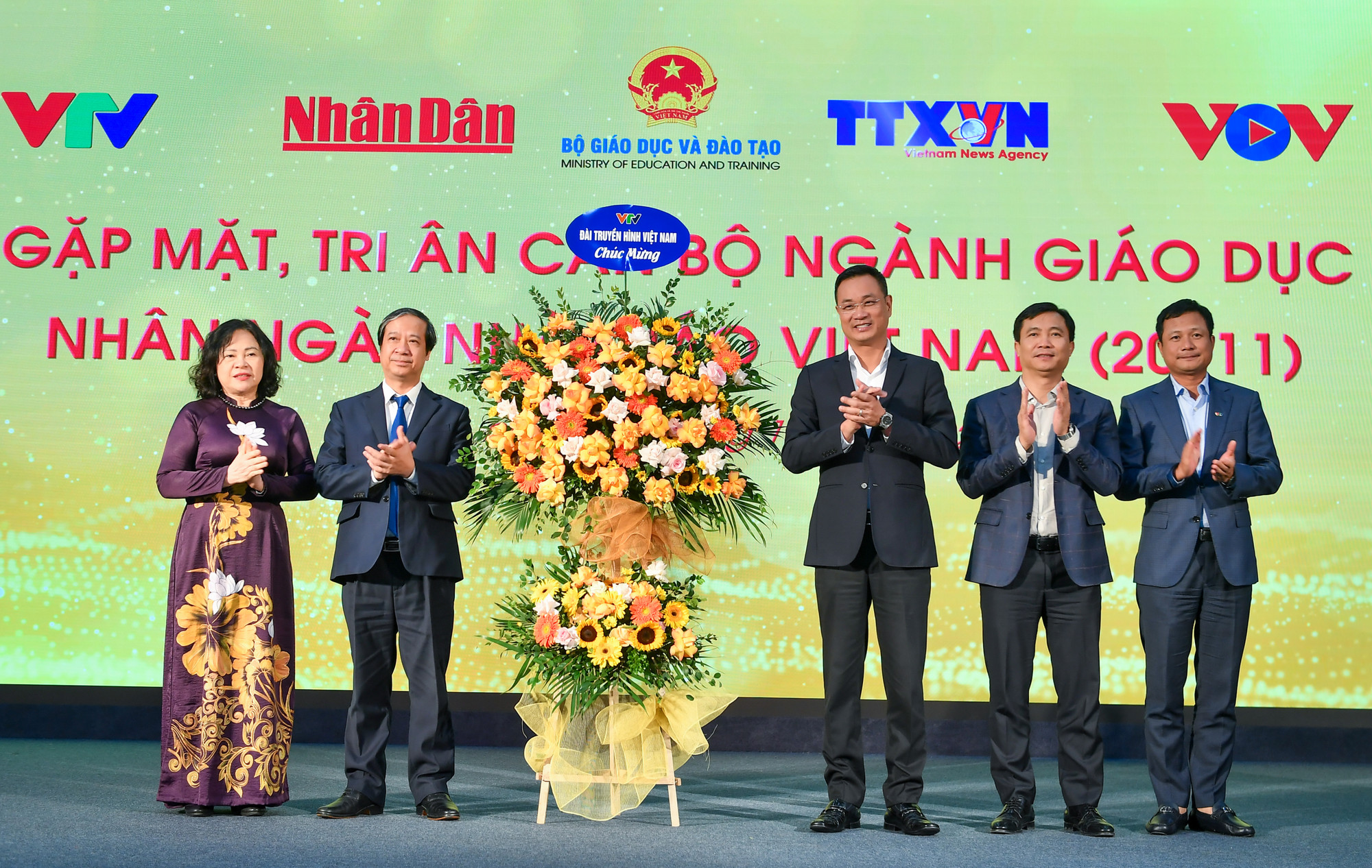 [Ảnh] Chương trình gặp mặt, tri ân nhân kỷ niệm ngày Nhà giáo Việt Nam 20/11 ảnh 7