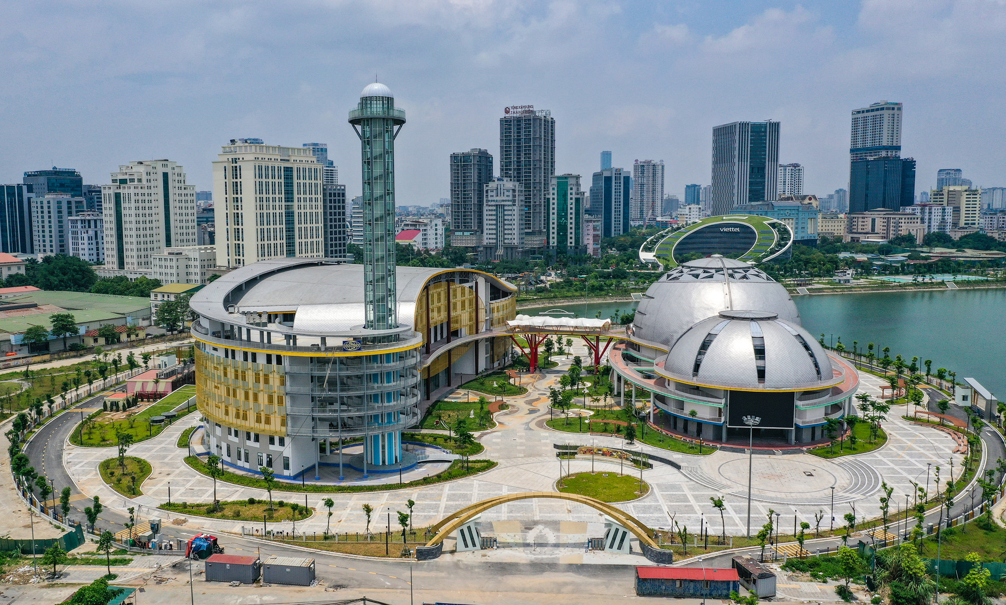 Theo Ban Quản lý dự án đầu tư xây dựng công trình văn hóa - xã hội thành phố Hà Nội, Cung thiếu nhi mới được xây dựng theo thiết kế kiến trúc mang phong cách hiện đại, thoáng rộng, gần gũi với thiên nhiên