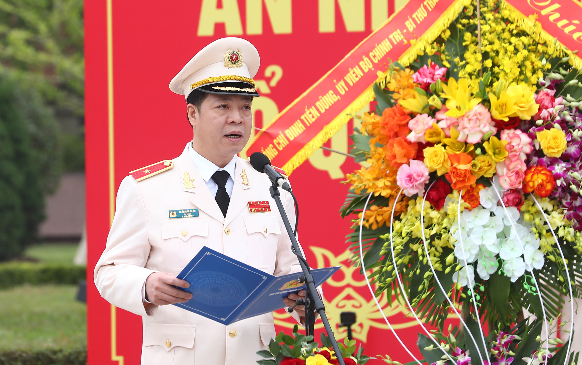 Thiếu tướng Trần Hải Quân, Tư lệnh Bộ Tư lệnh Cảnh vệ phát biểu khai mạc. Thiếu tướng Trần Hải Quân, Tư lệnh Bộ Tư lệnh Cảnh vệ phát biểu khai mạc.